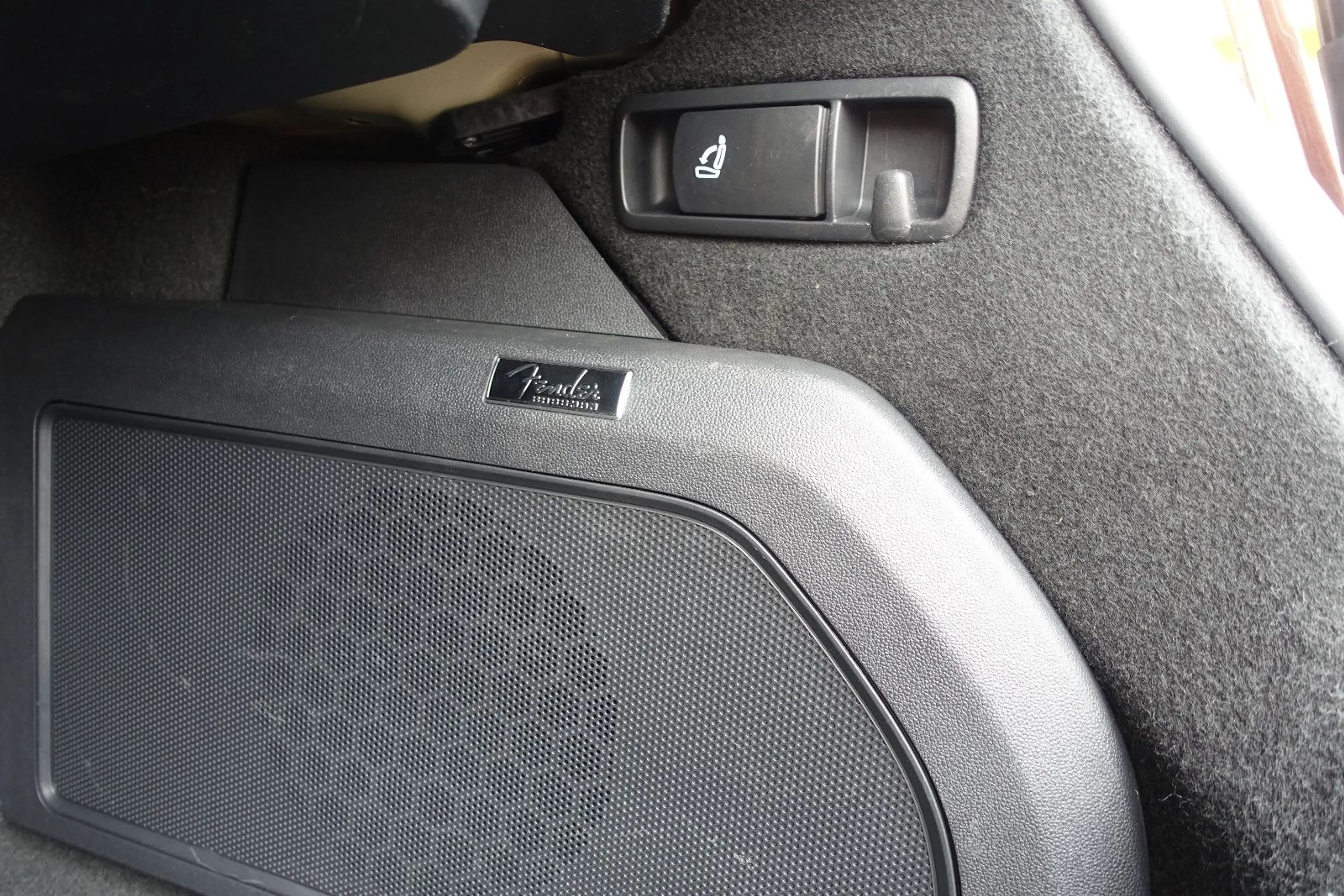 Volkswagen Beetle Cabriolet Design*Bi-Xenon*Navi*Kamera*1Hd — photo 47
