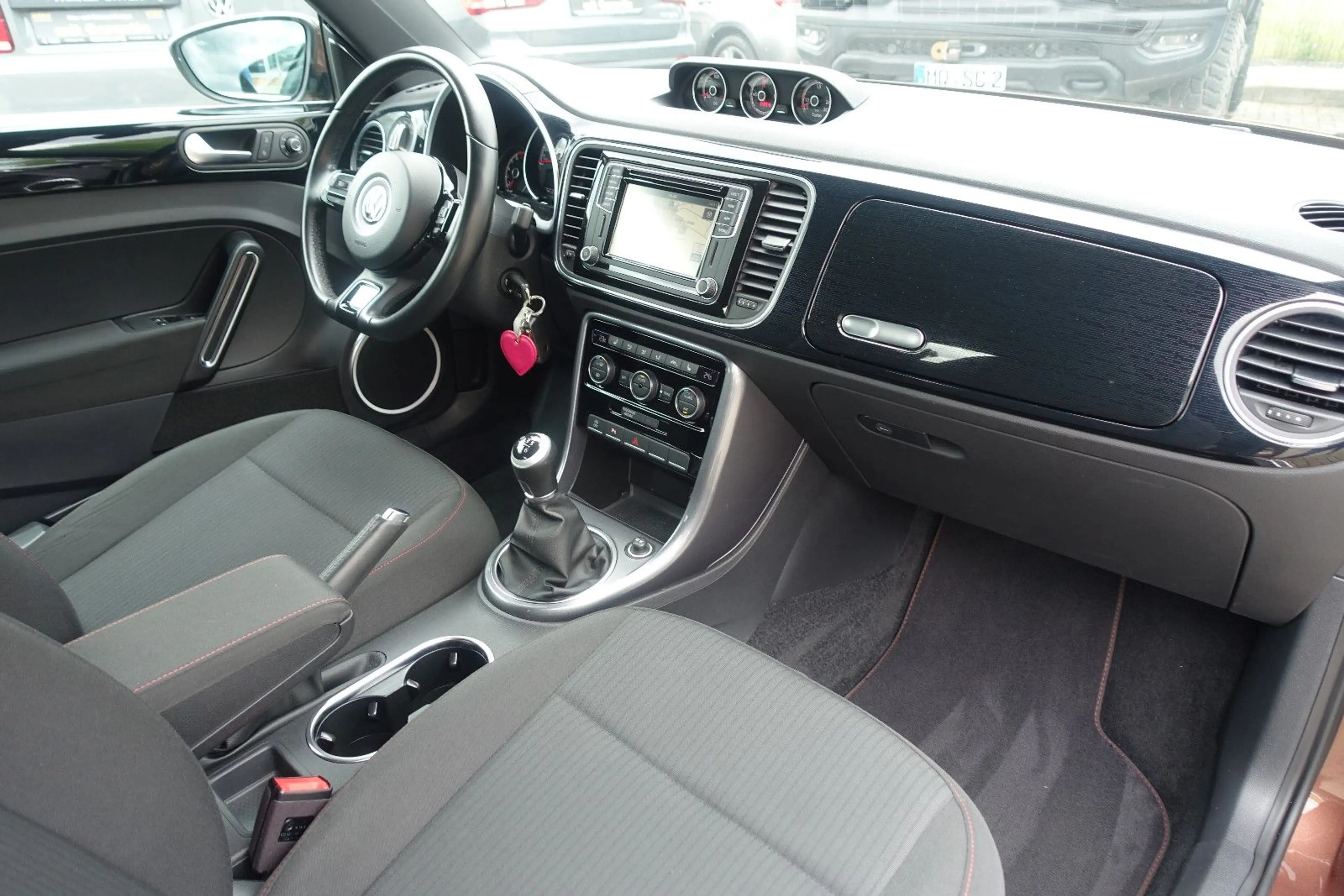 Volkswagen Beetle Cabriolet Design*Bi-Xenon*Navi*Kamera*1Hd — photo 27