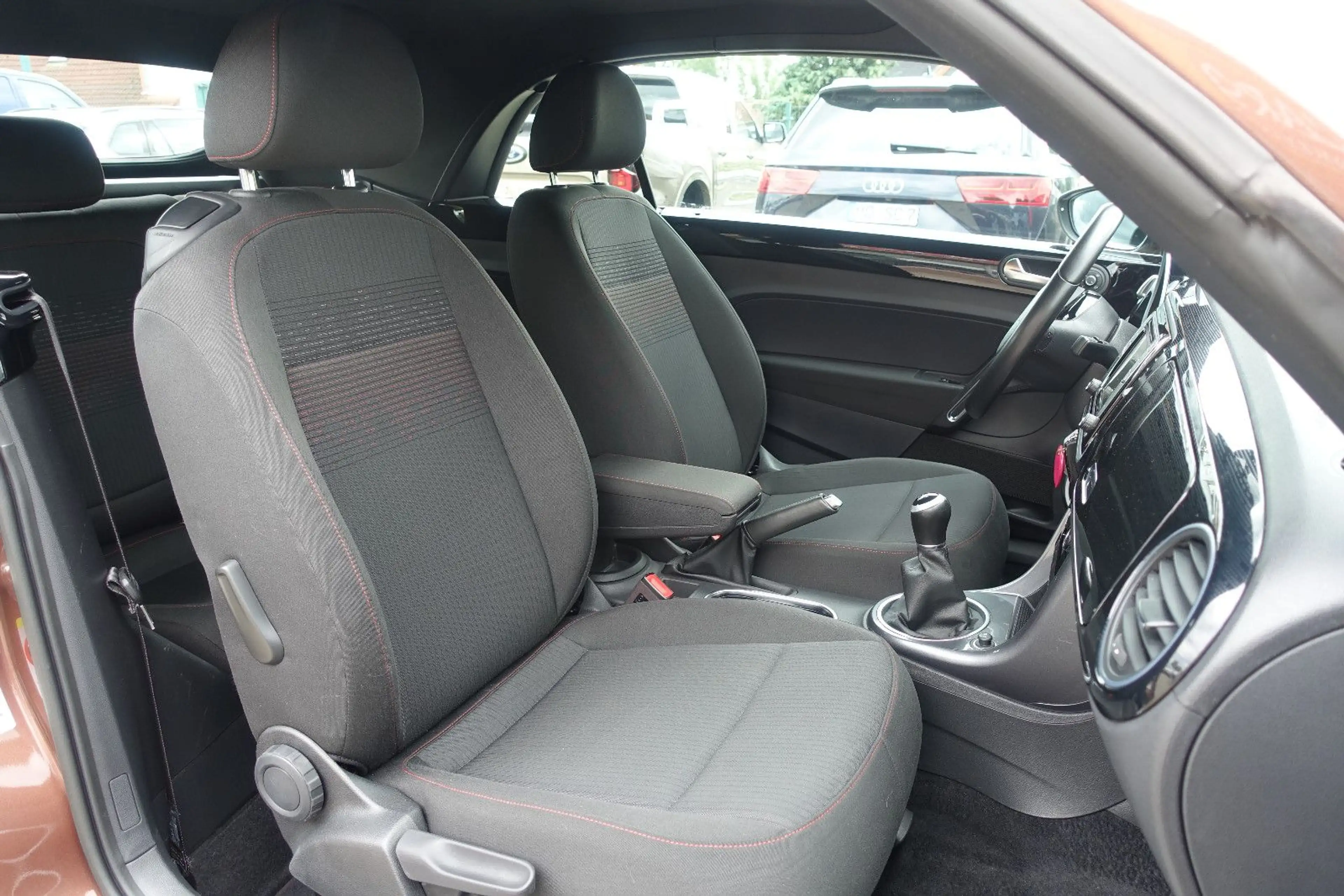 Volkswagen Beetle Cabriolet Design*Bi-Xenon*Navi*Kamera*1Hd — photo 28