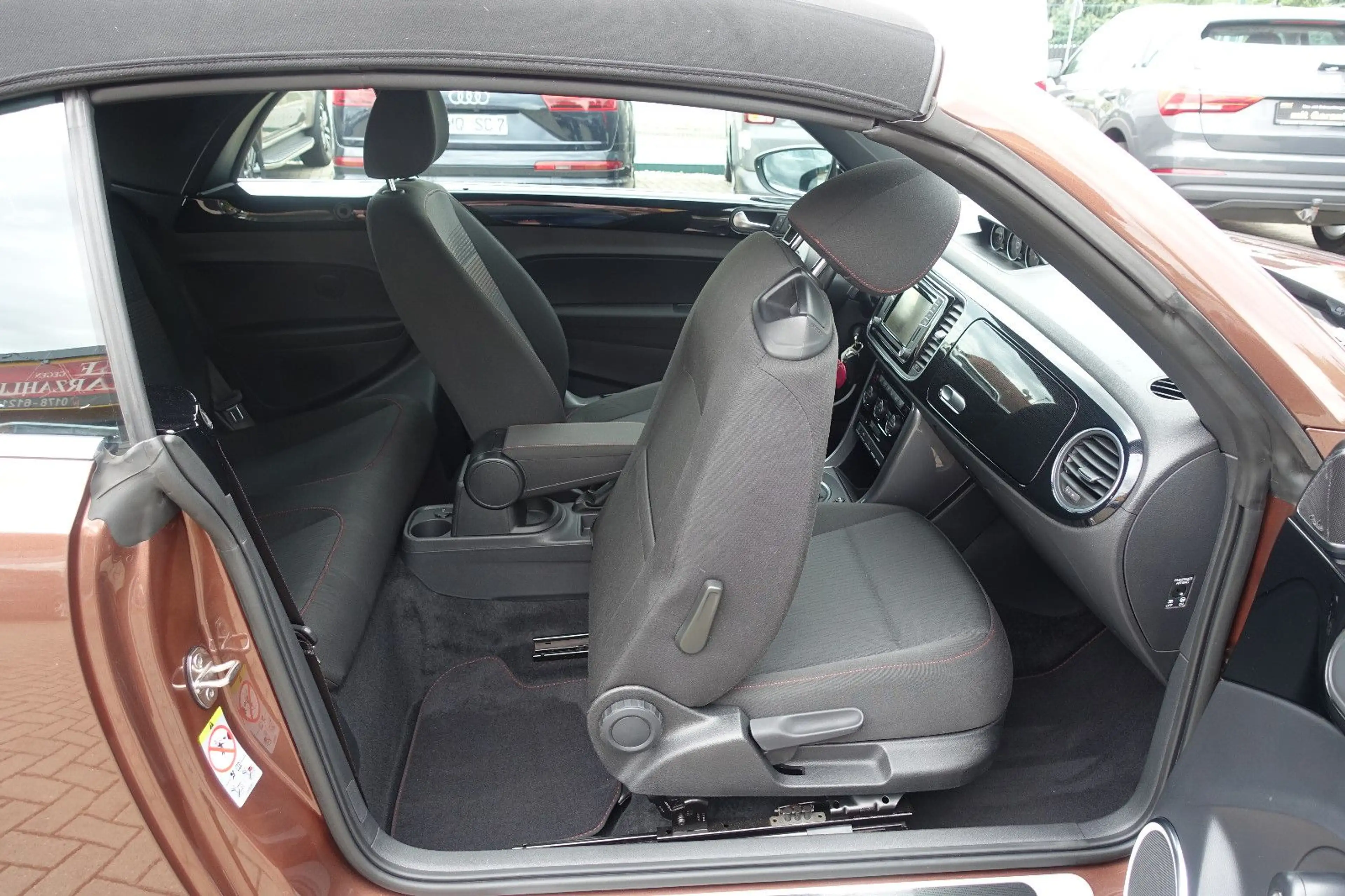 Volkswagen Beetle Cabriolet Design*Bi-Xenon*Navi*Kamera*1Hd — photo 29