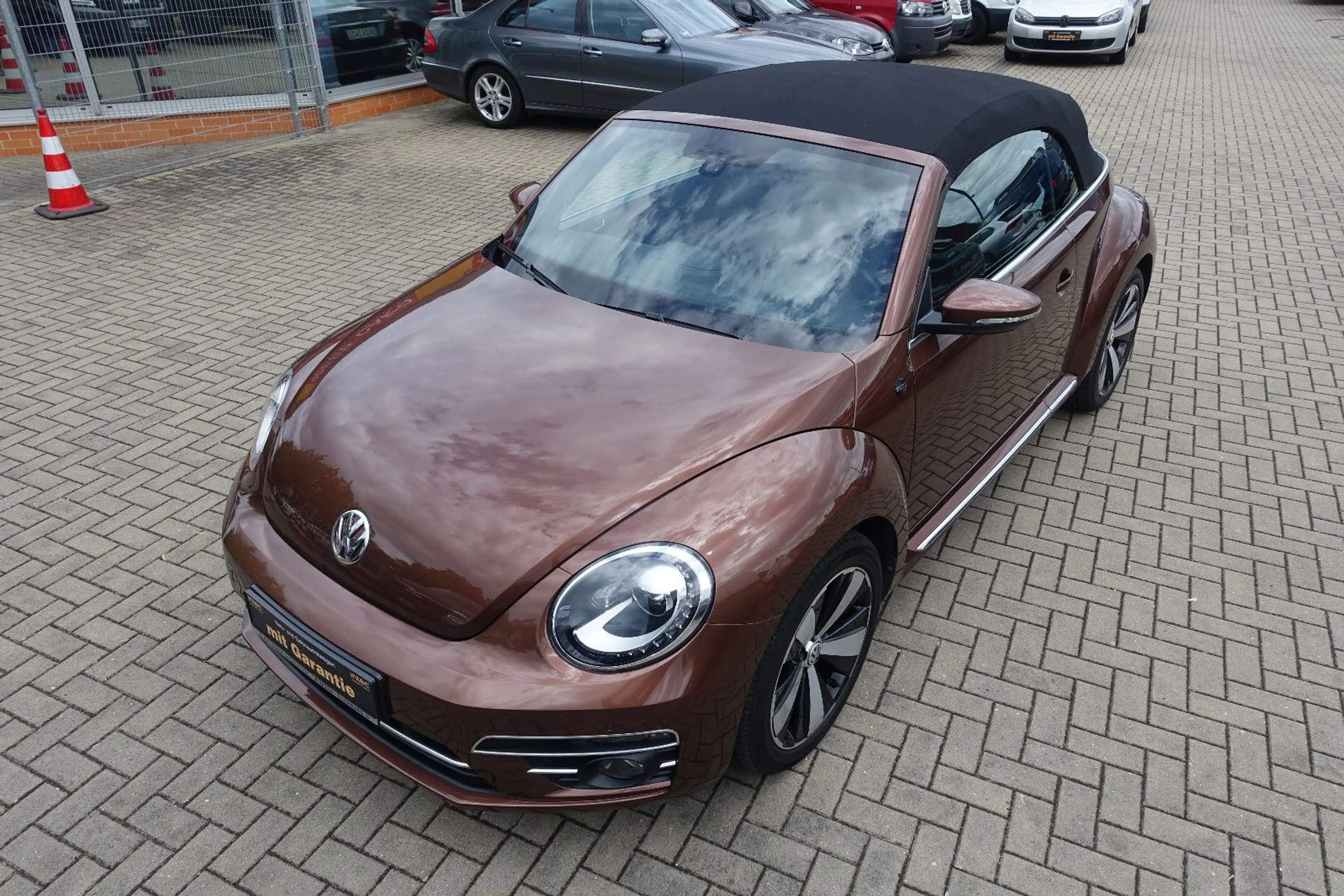 Volkswagen Beetle Cabriolet Design*Bi-Xenon*Navi*Kamera*1Hd — photo 11