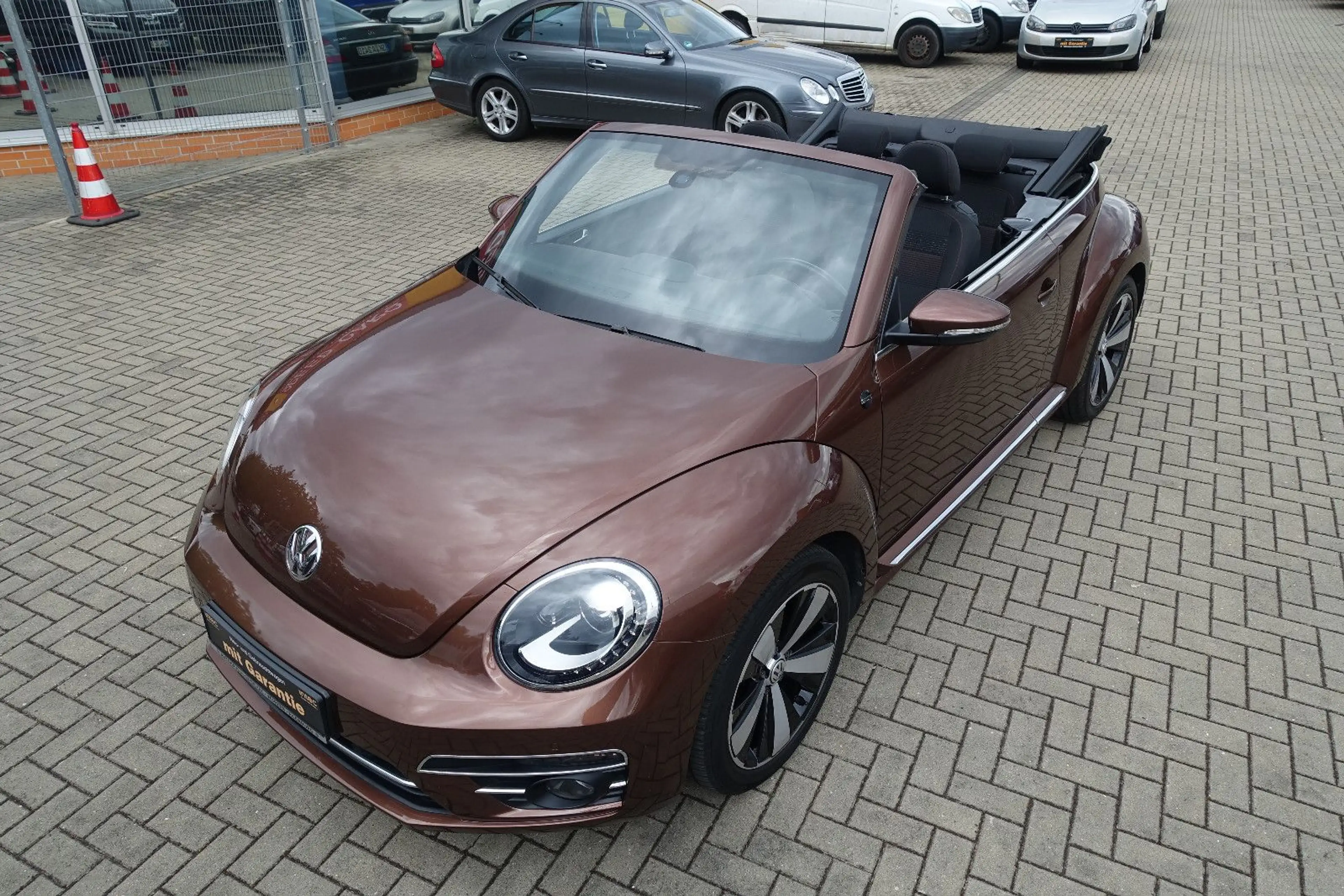 Volkswagen Beetle Cabriolet Design*Bi-Xenon*Navi*Kamera*1Hd — photo 12