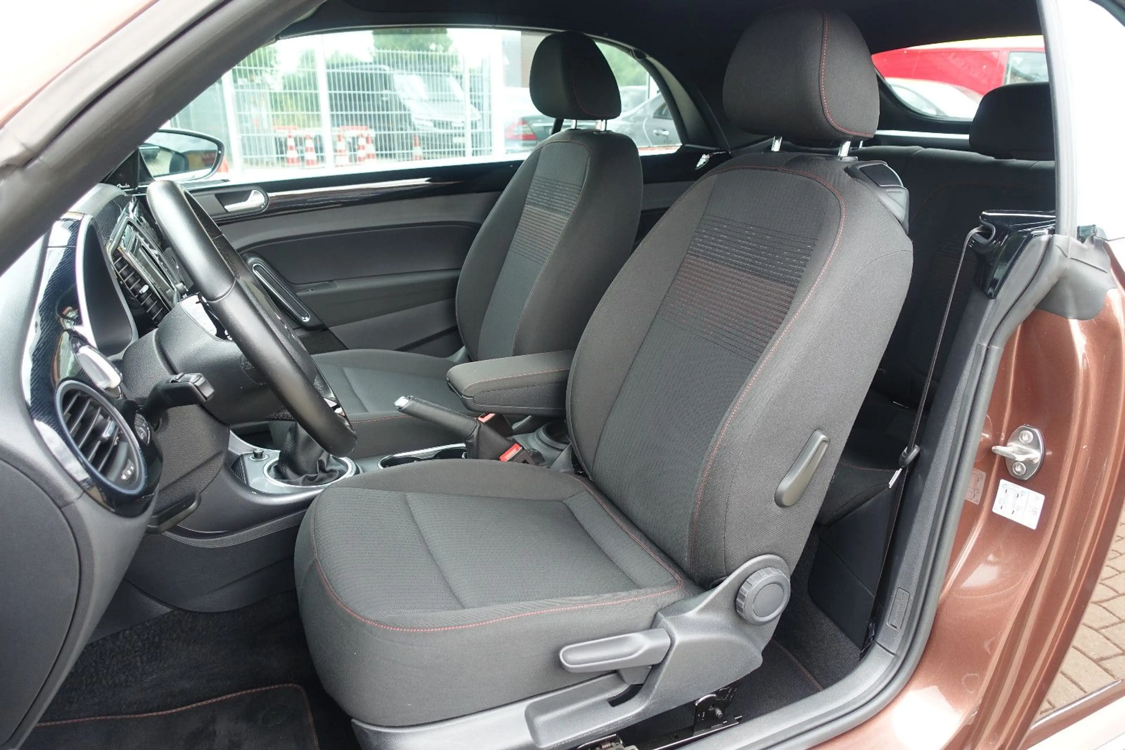 Volkswagen Beetle Cabriolet Design*Bi-Xenon*Navi*Kamera*1Hd — photo 14
