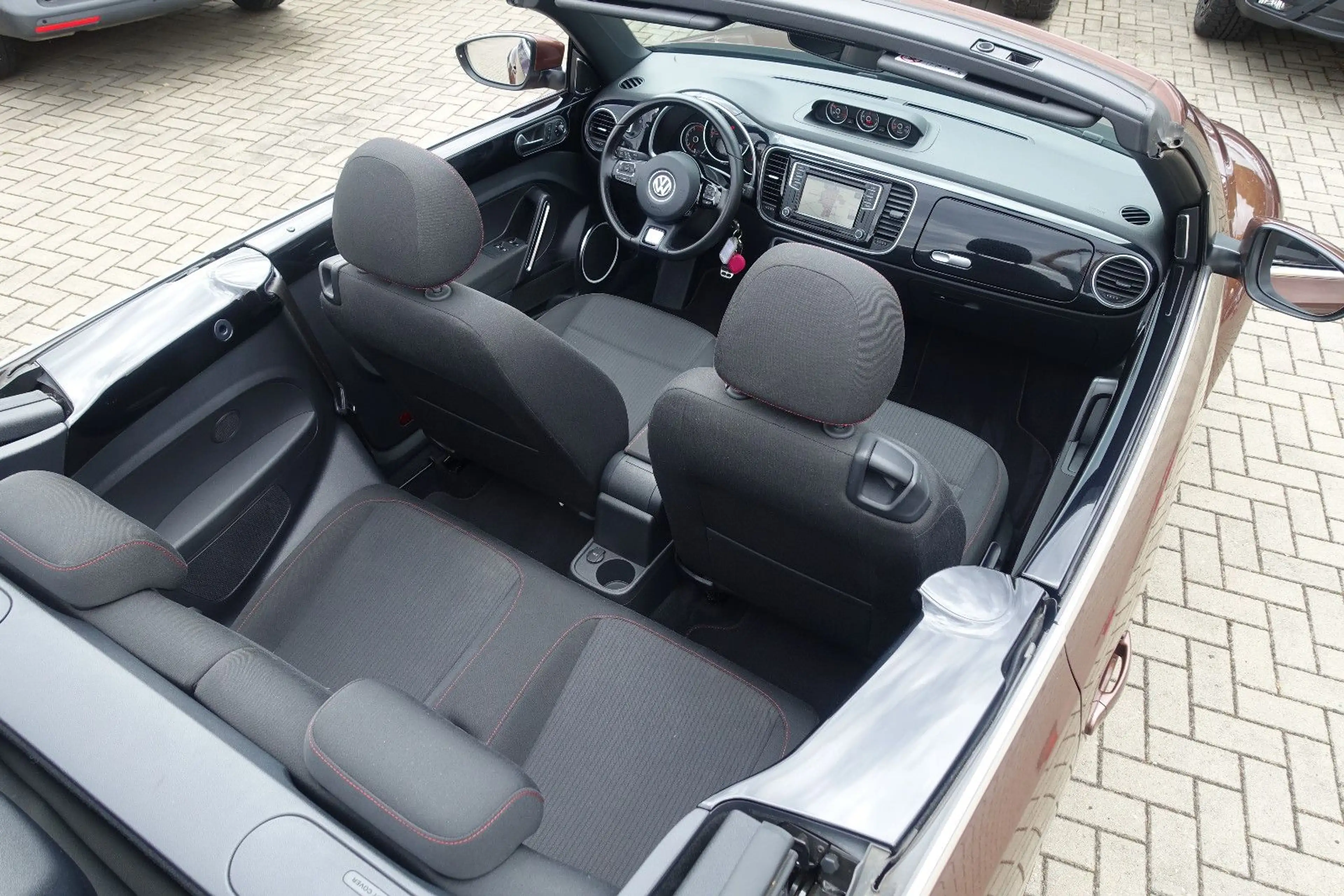 Volkswagen Beetle Cabriolet Design*Bi-Xenon*Navi*Kamera*1Hd — photo 40