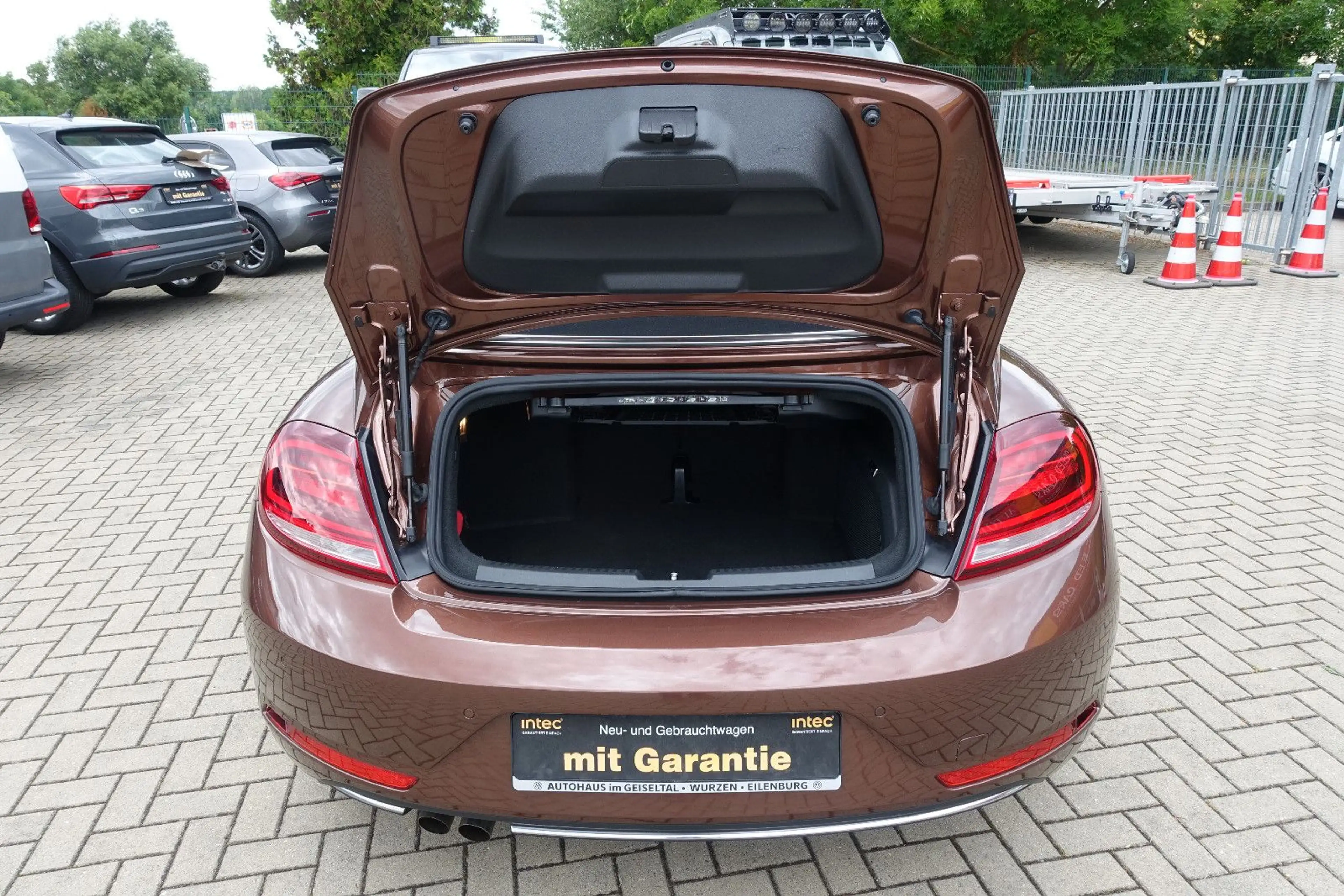 Volkswagen Beetle Cabriolet Design*Bi-Xenon*Navi*Kamera*1Hd — photo 34