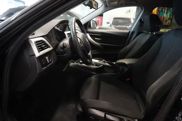 BMW 3 Series view 8