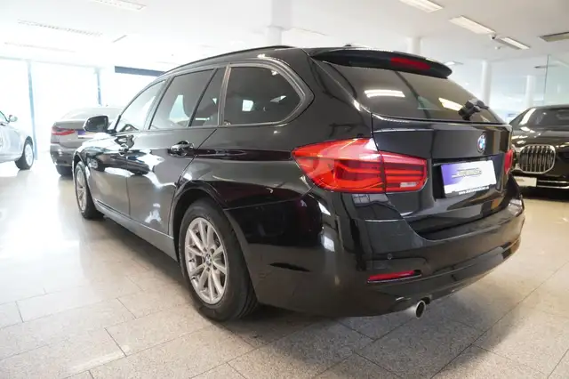 BMW 3 Series view 4