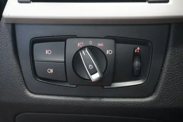 BMW 3 Series view 14