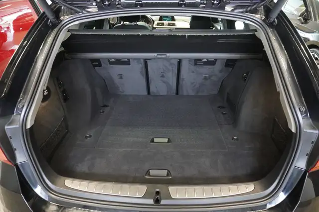 BMW 3 Series view 10