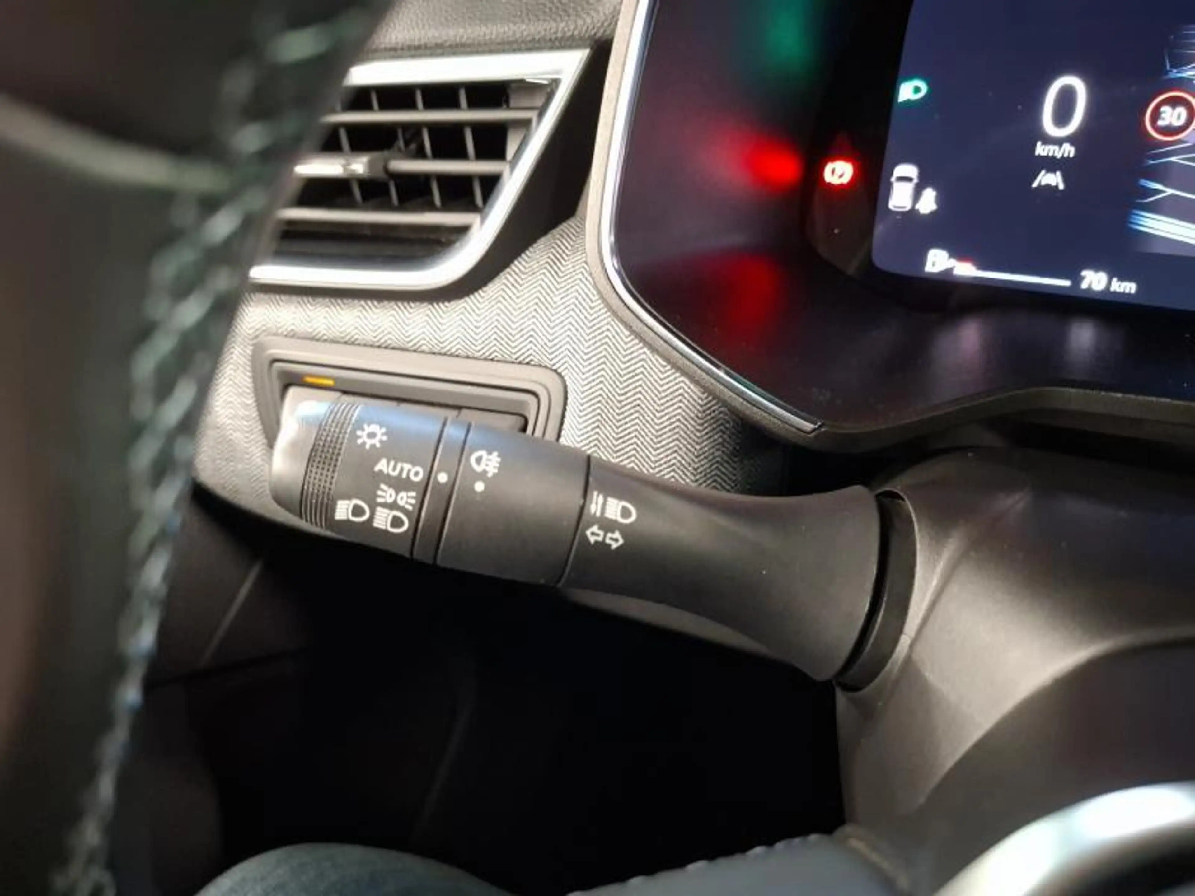 Renault Clio 1.0 TCe Techno 90 Hp — photo 15