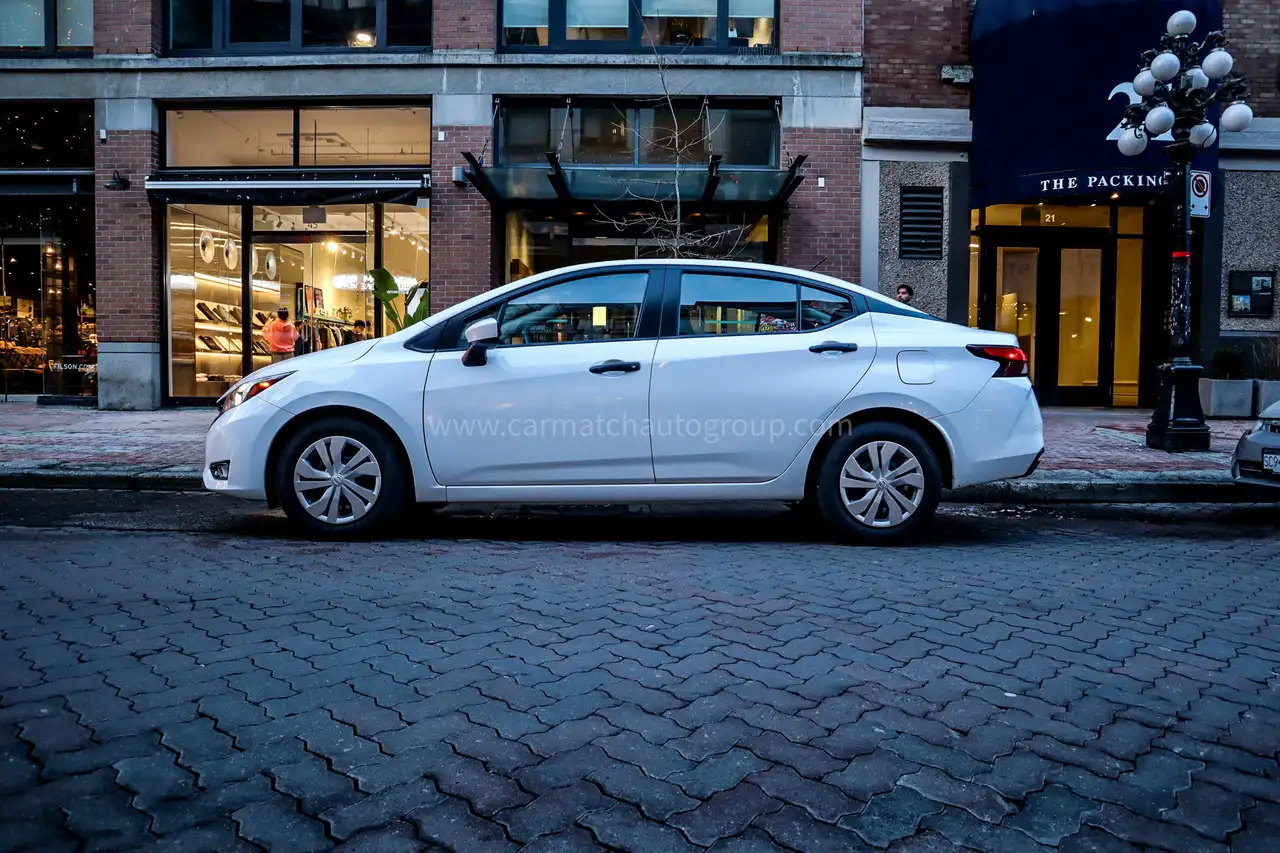 Nissan Versa снимка Nissan Versa