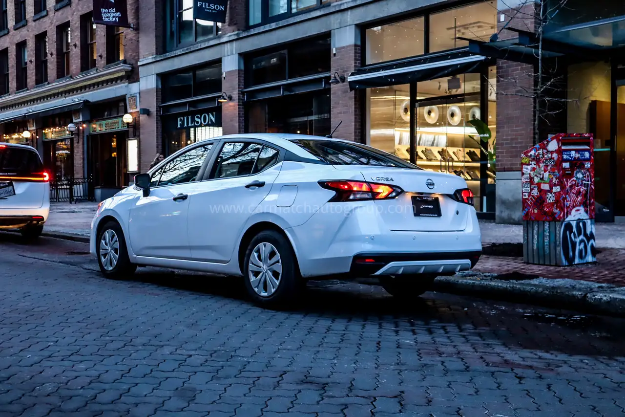 Nissan Versa снимка Nissan Versa