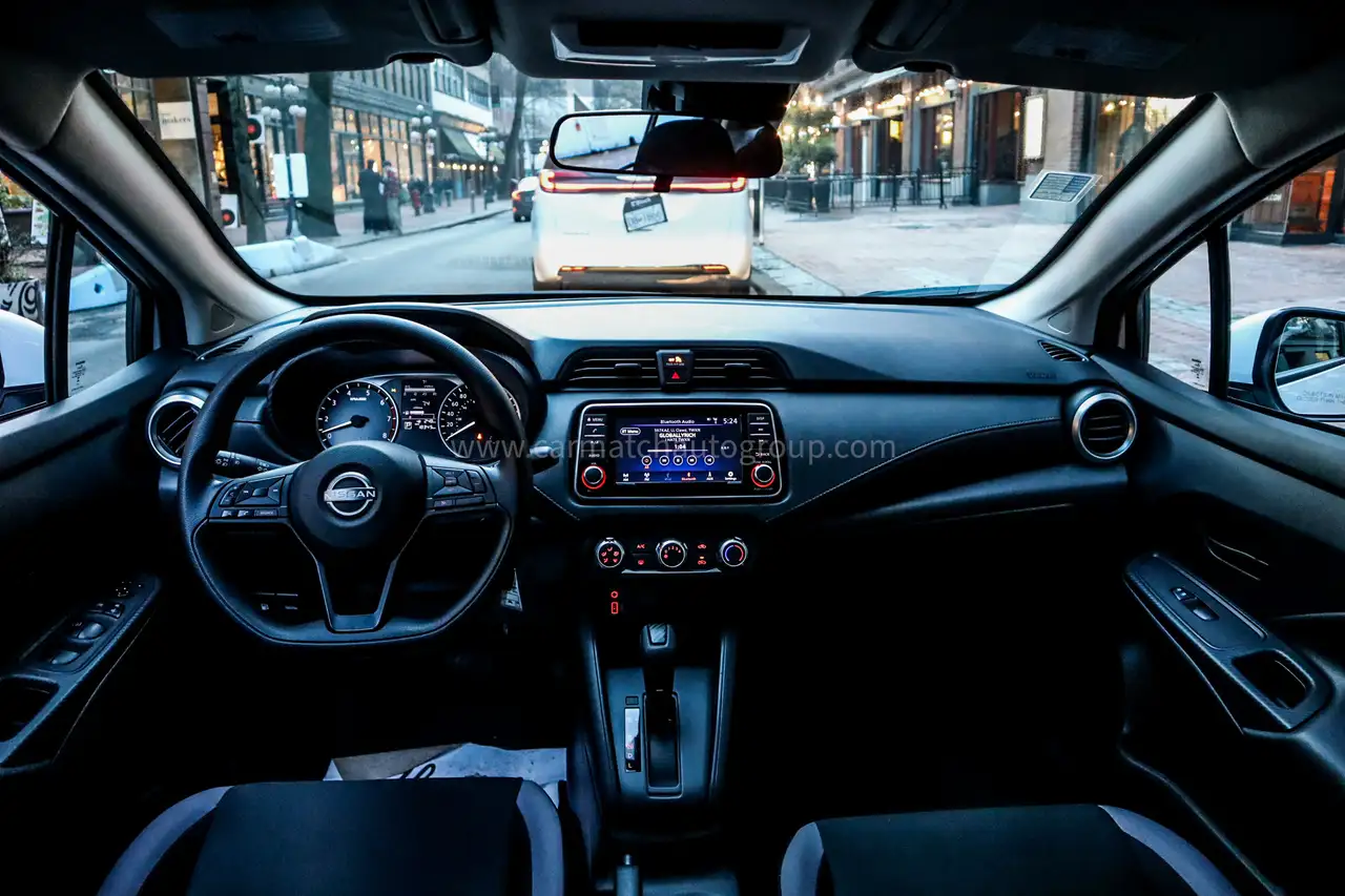 Nissan Versa снимка Nissan Versa