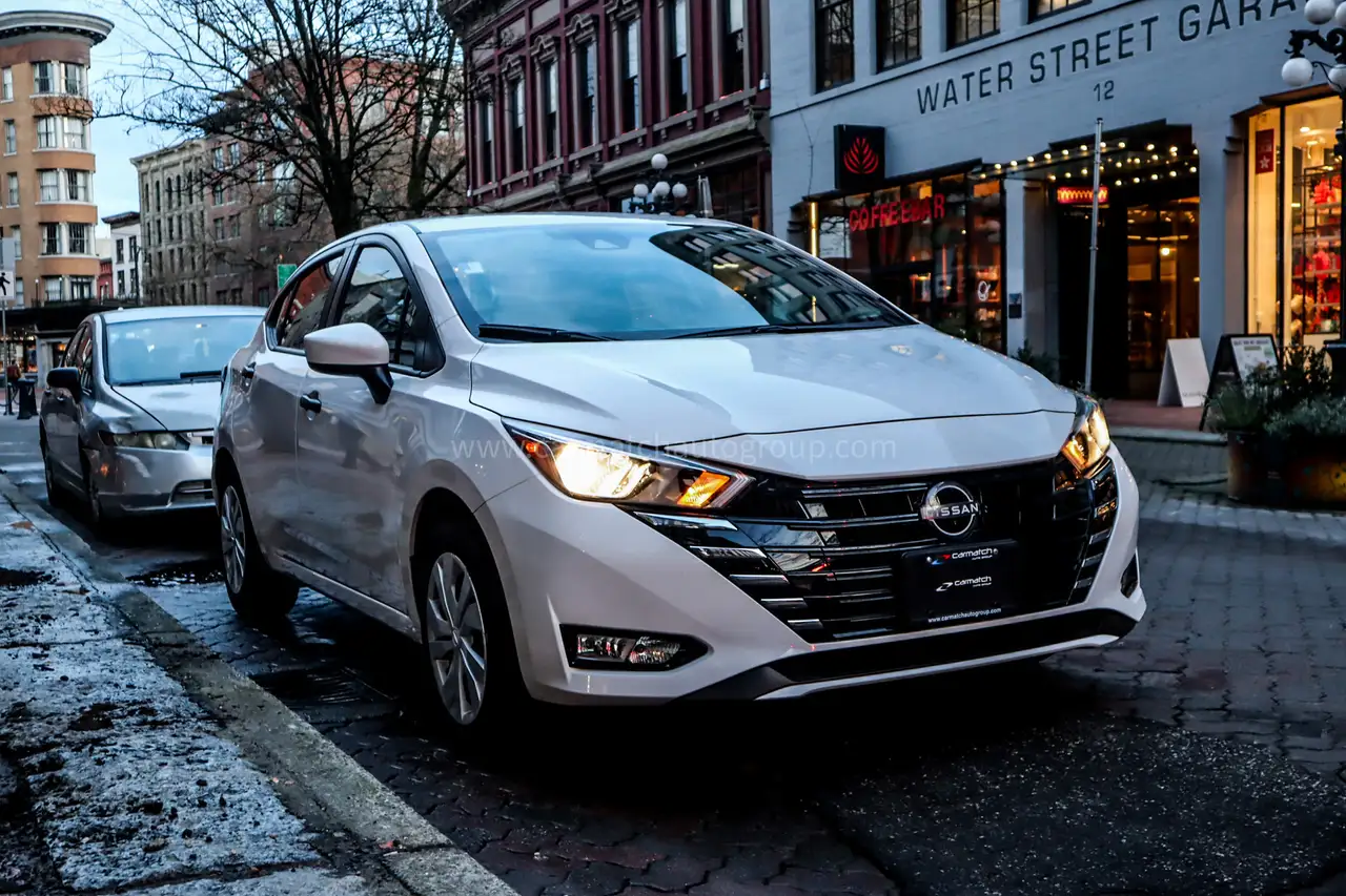 Nissan Versa снимка Nissan Versa