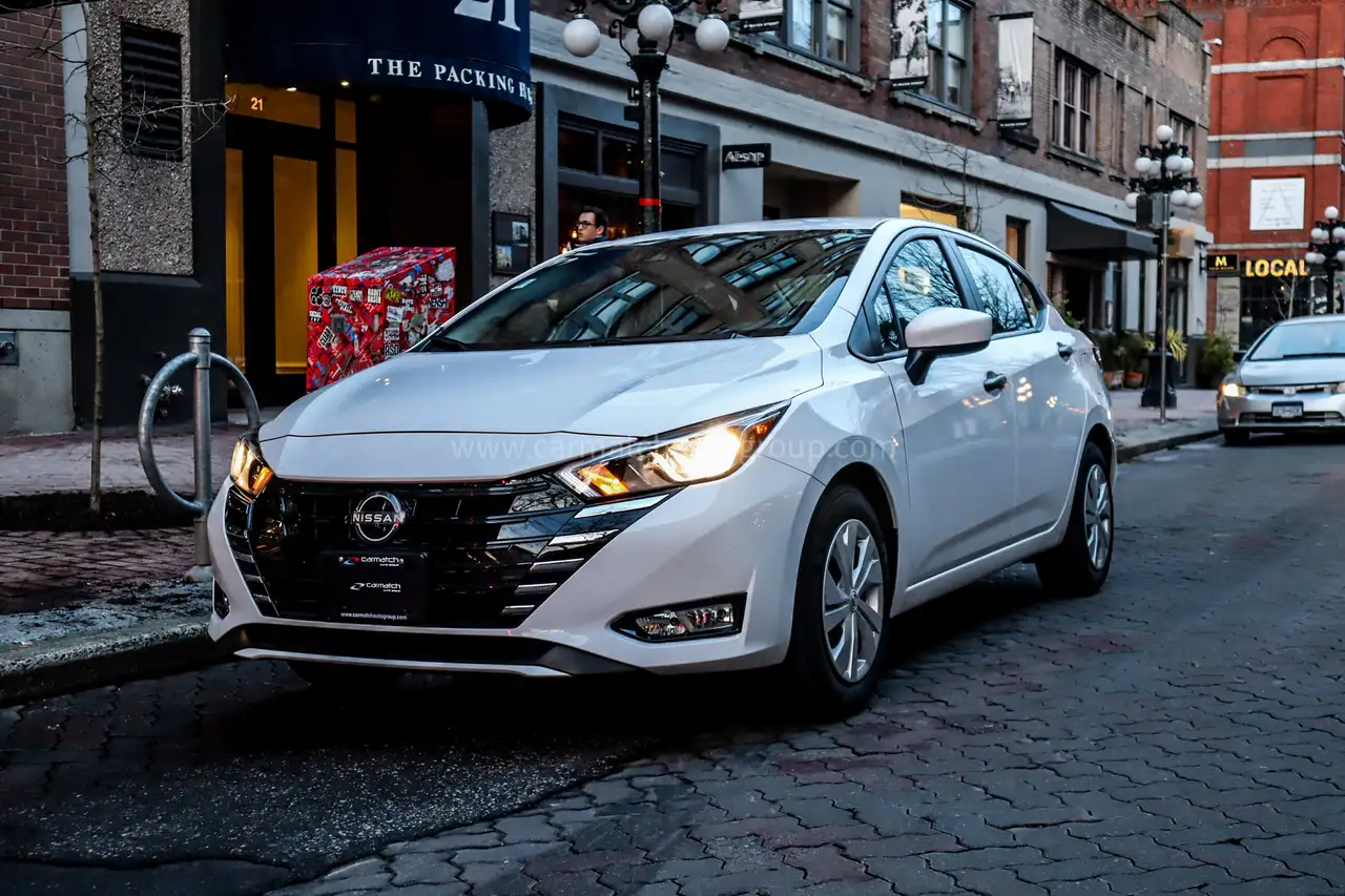 Nissan Versa снимка Nissan Versa