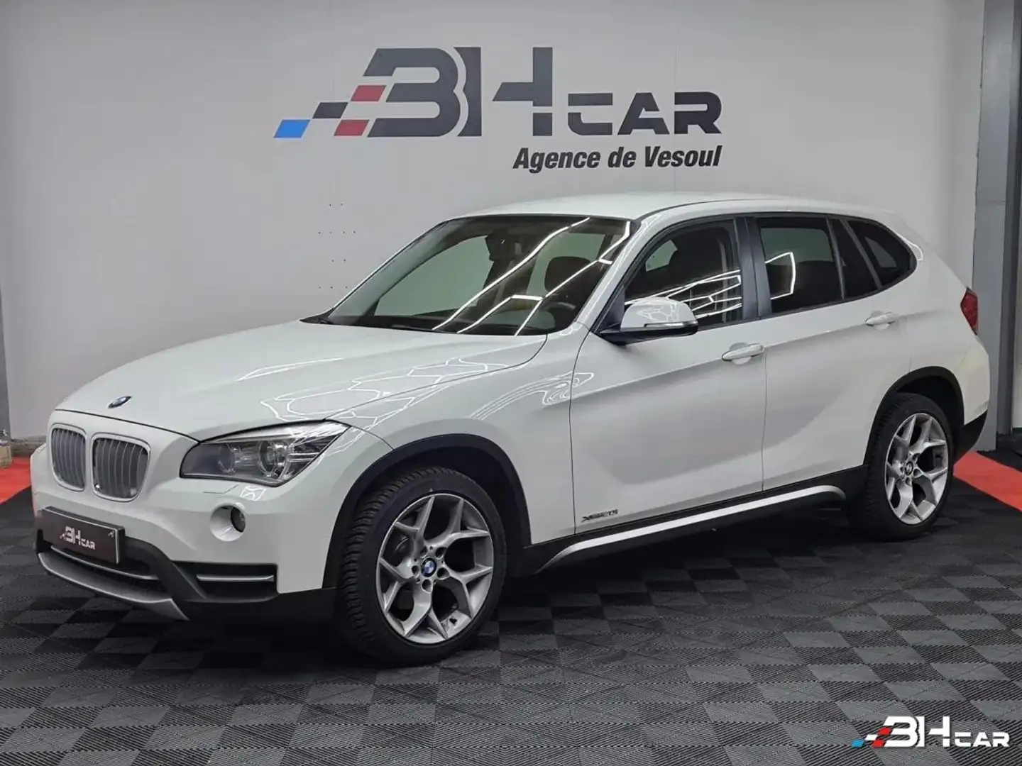 BMW X1 20i XDrive Xline Sport design - 184cv / Sièges chauffants / Bluetooth / Semi cuir / - 1