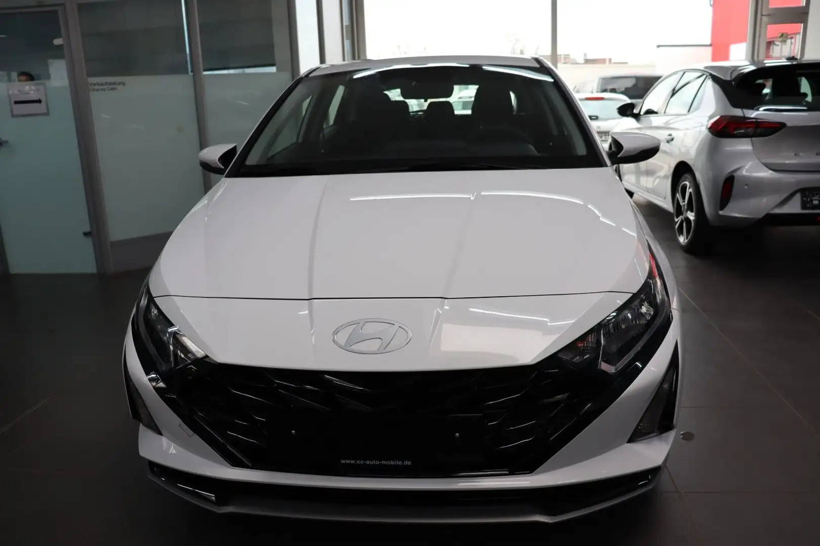 Hyundai i20 1.0 T-GDI DCT Navi Klima R.cam SOFORT Weiß - 2