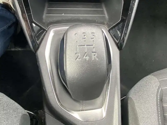 Peugeot 208 view 7