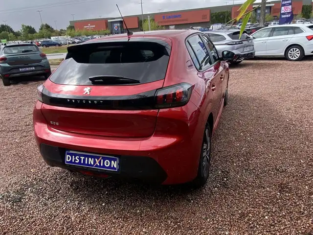 Peugeot 208 view 4
