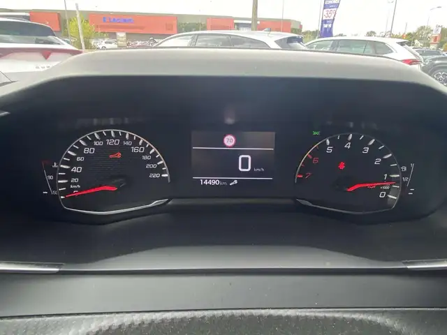 Peugeot 208 view 6