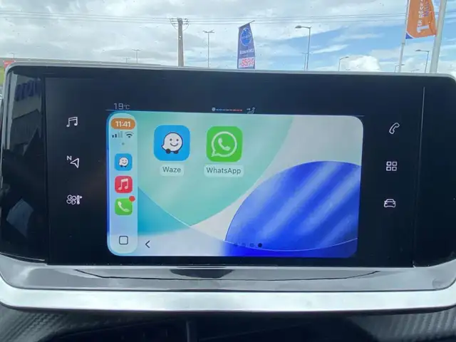 Peugeot 208 view 12