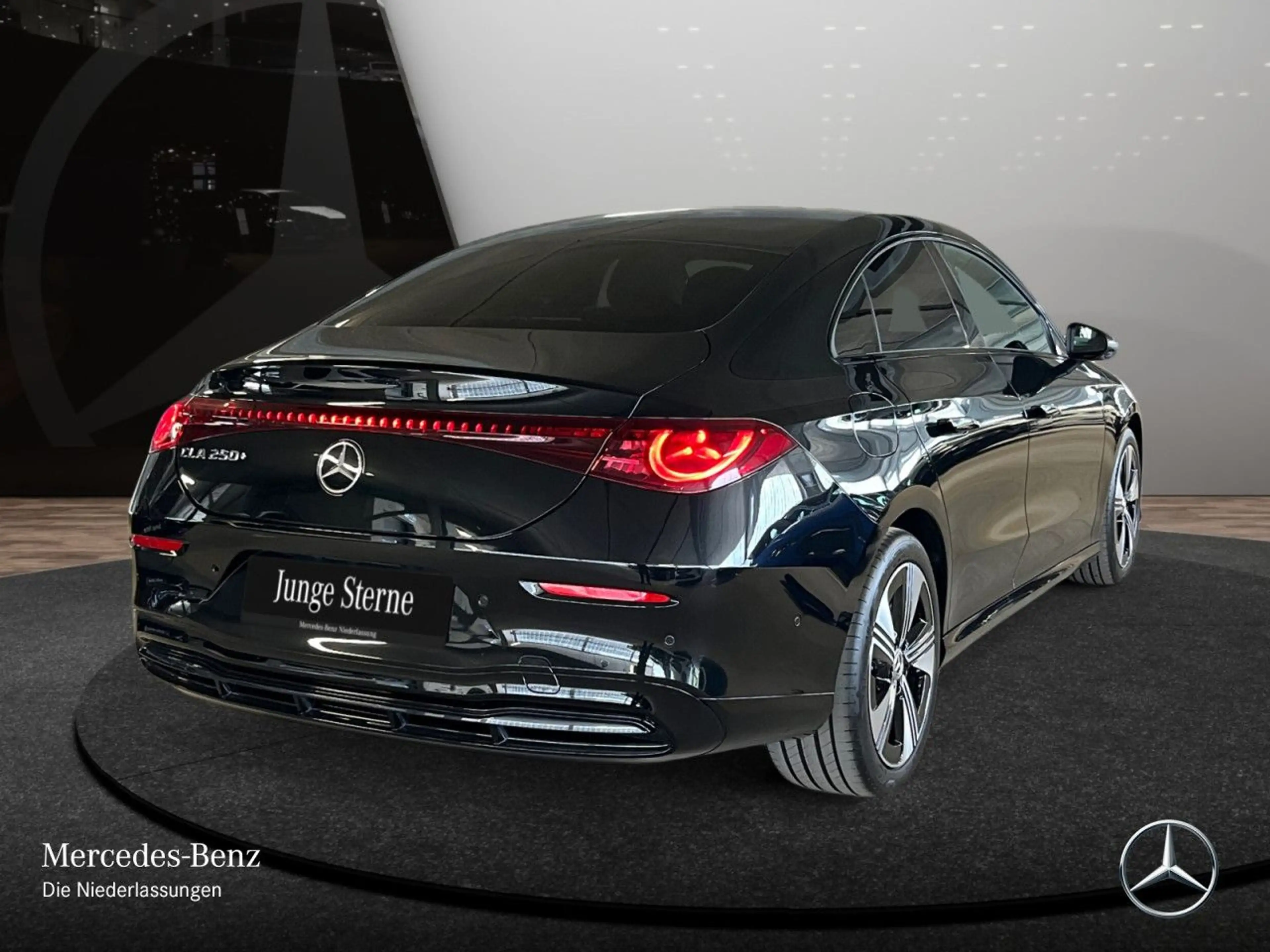 Mercedes-Benz CLA 250 Pano Multibeam Distr. Night Kamera Sitzh — photo 8