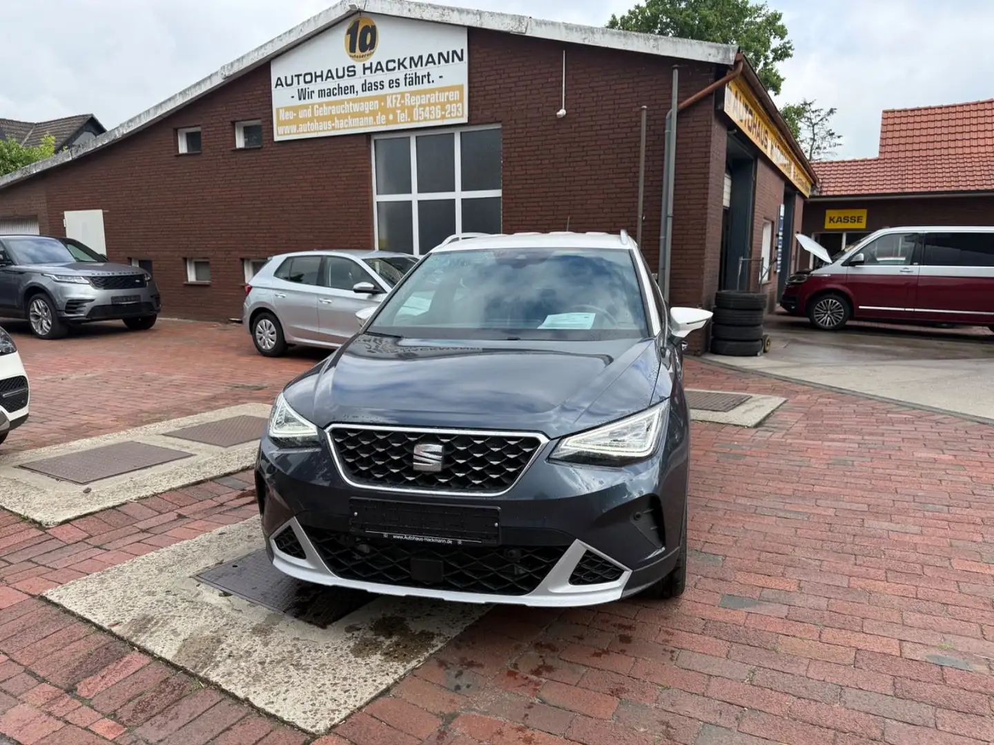 SEAT Arona Xperience 1.5 TSI Auto+LED+Navi+RFK Gris - 1