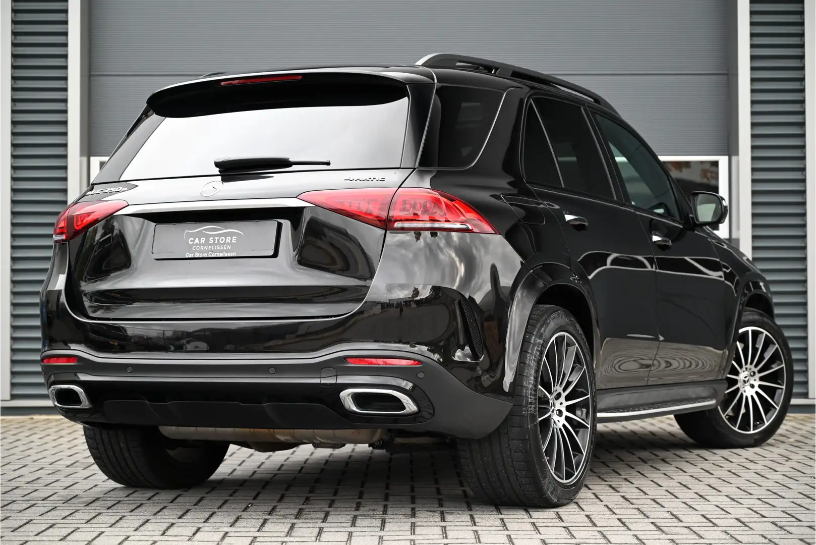 Mercedes-Benz GLE 350 e 4MATIC AMG / PANO / NIGHT / BURMESTER / 360 CAME Zwart - 2