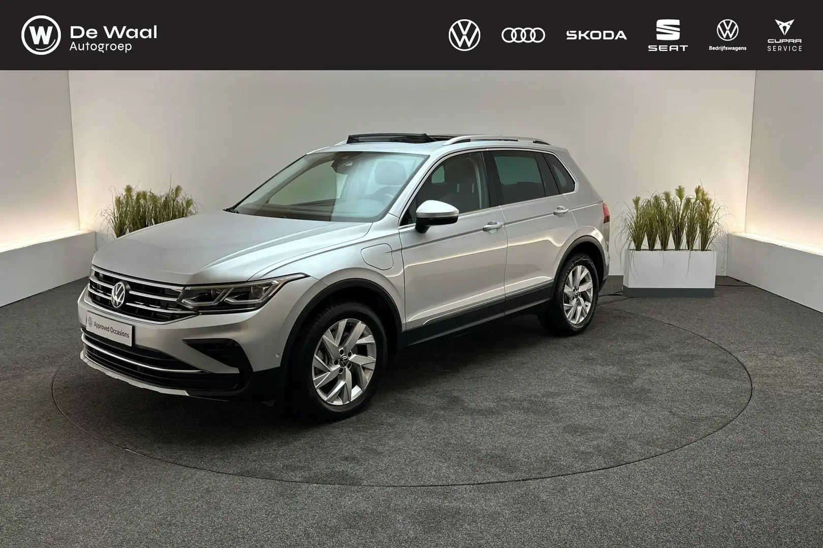 Volkswagen Tiguan 1.4 TSI 245pk DSG eHybrid Elegance | Panoramadak, Plateado - 1