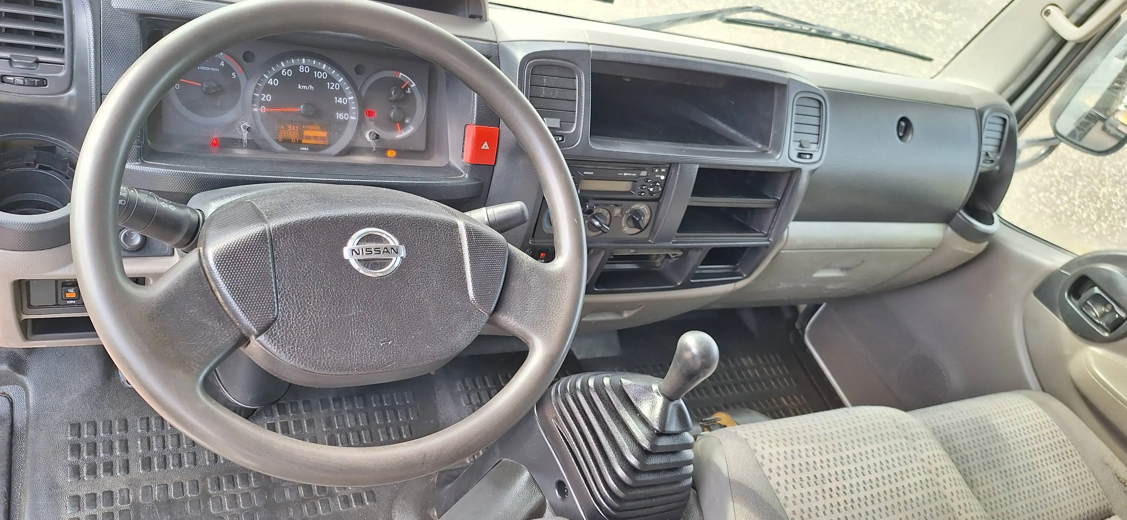 Nissan Cabstar 3.0cc-3.500kg DOUBLE CABINE-BENNE BASCULANTE — photo 9