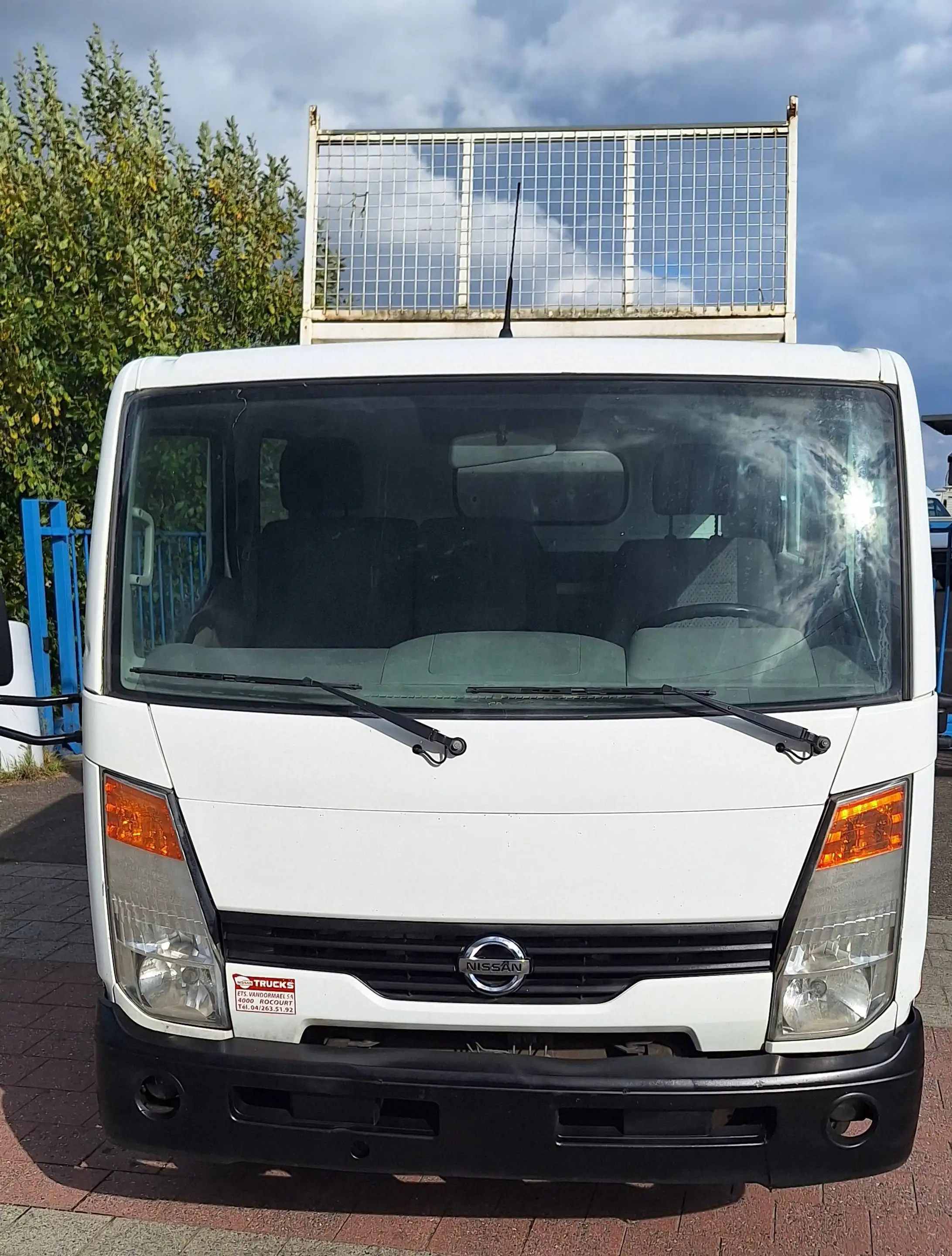 Nissan Cabstar 3.0cc-3.500kg DOUBLE CABINE-BENNE BASCULANTE — photo 4