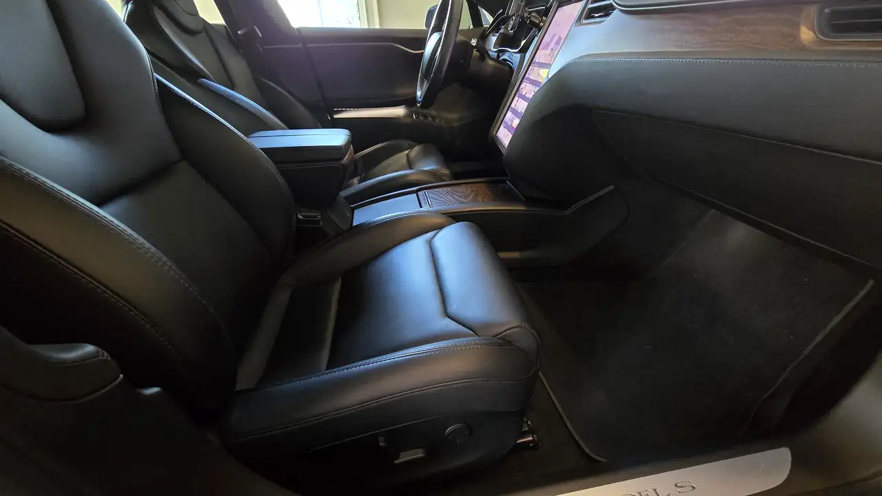 Tesla Model S снимка Tesla Model S
