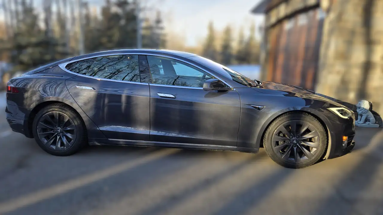 Tesla Model S снимка Tesla Model S