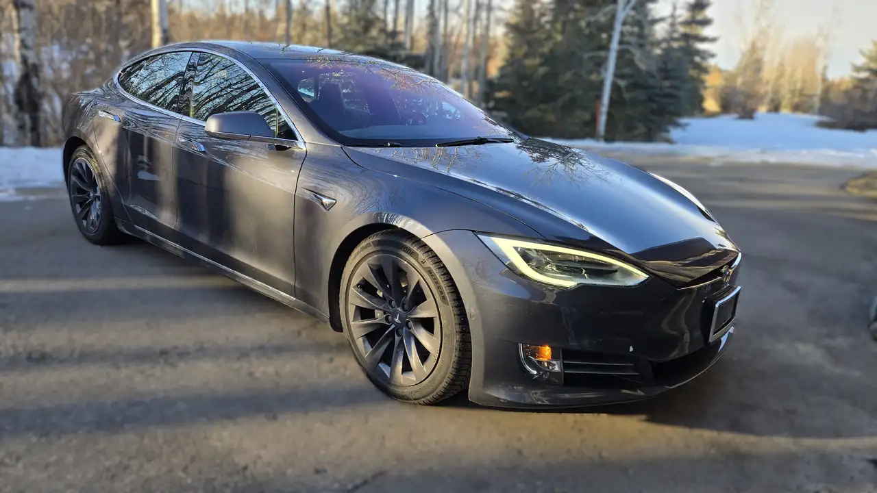 Tesla Model S снимка Tesla Model S