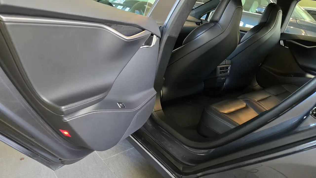 Tesla Model S снимка Tesla Model S
