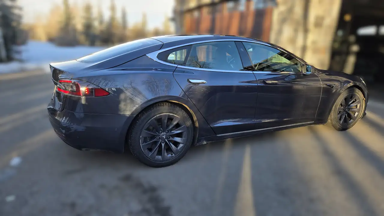 Tesla Model S снимка Tesla Model S