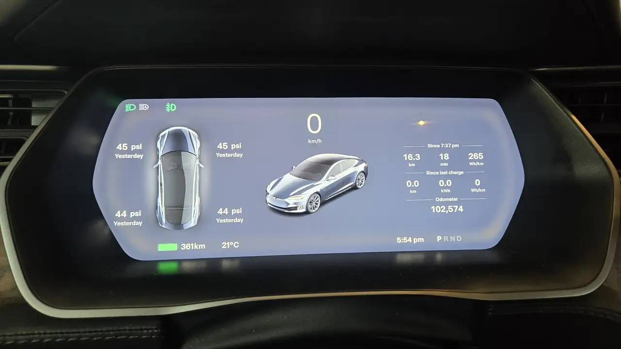 Tesla Model S снимка Tesla Model S