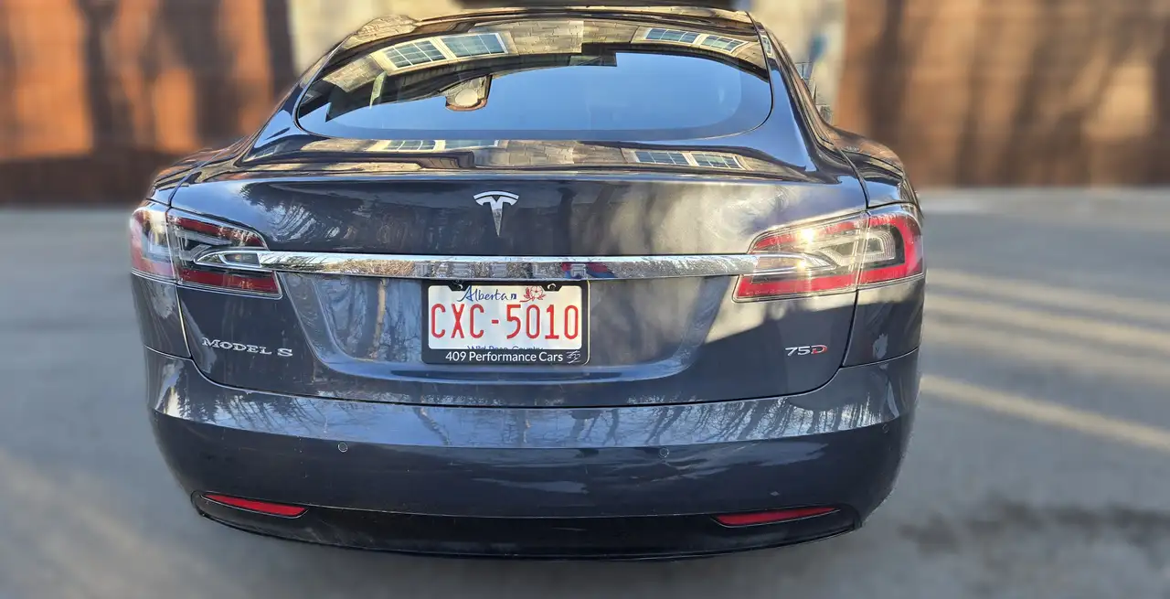 Tesla Model S снимка Tesla Model S