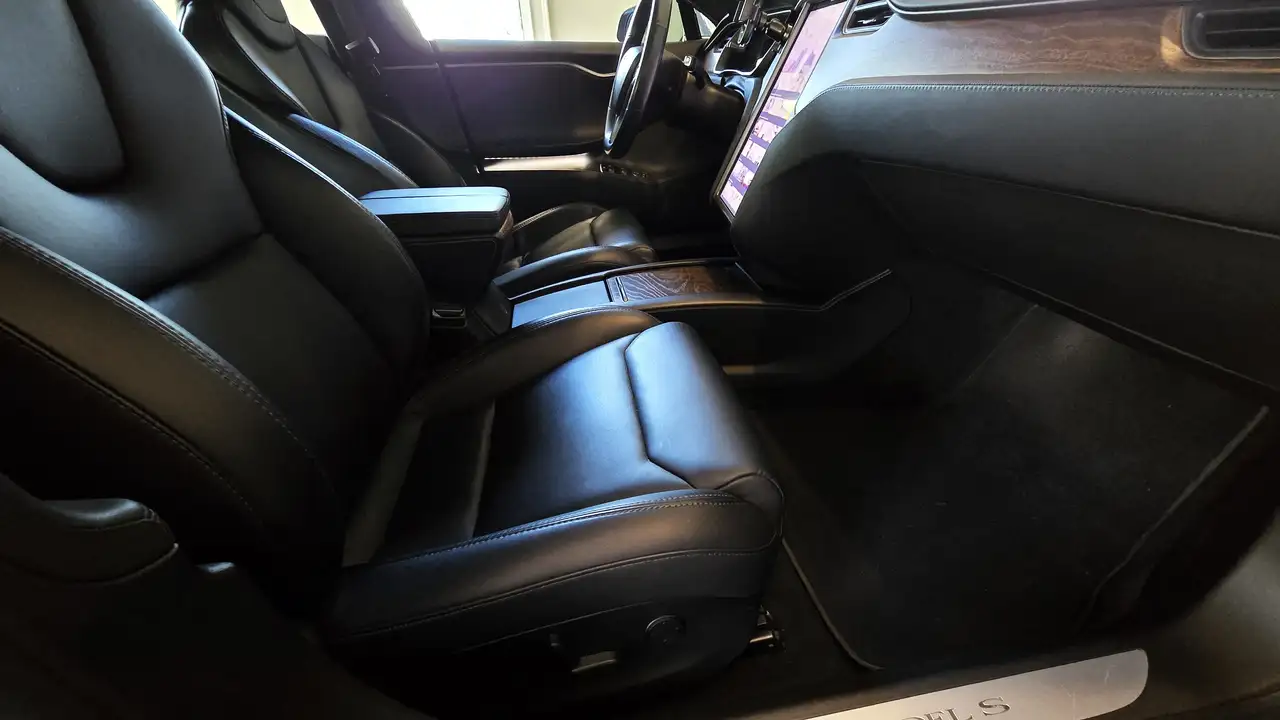Tesla Model S снимка Tesla Model S