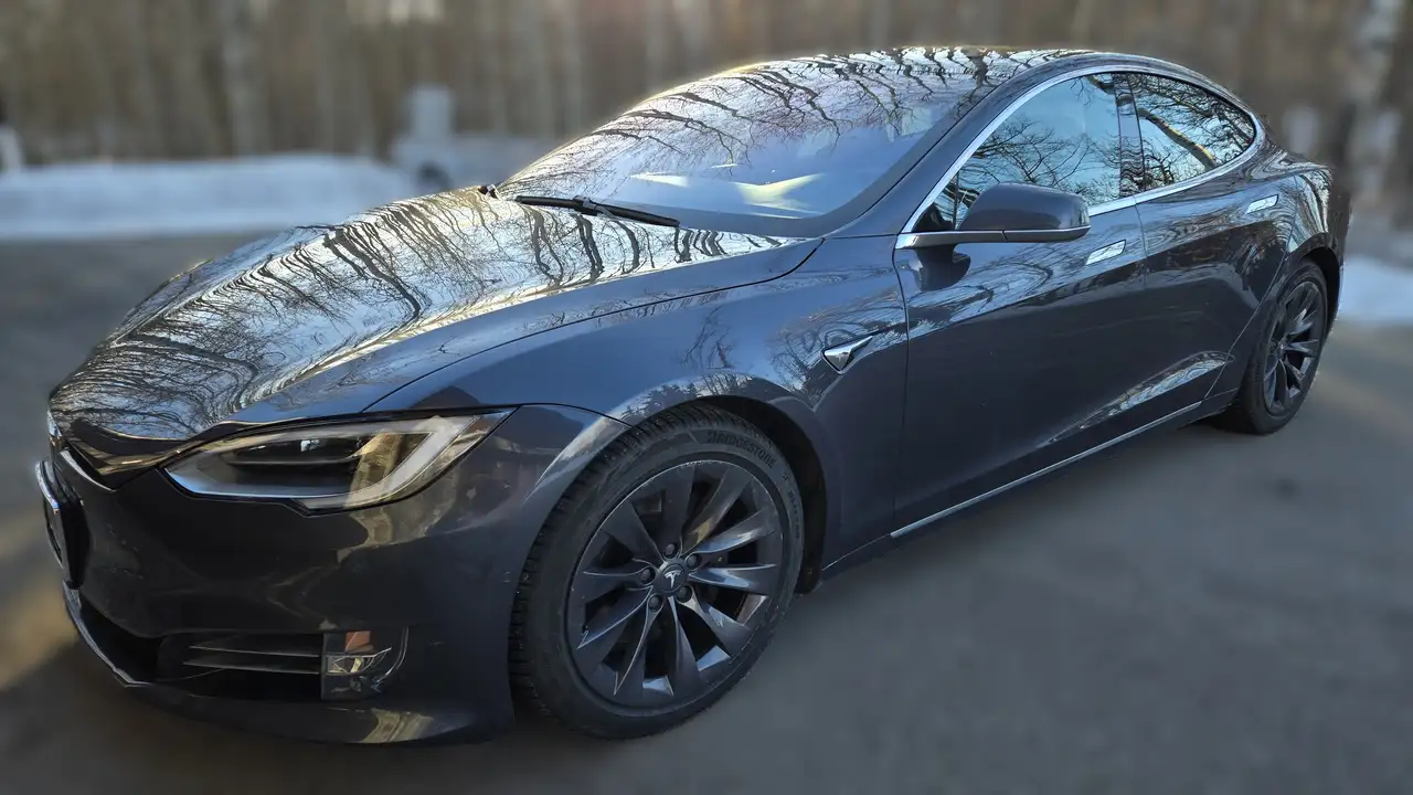 Tesla Model S снимка Tesla Model S