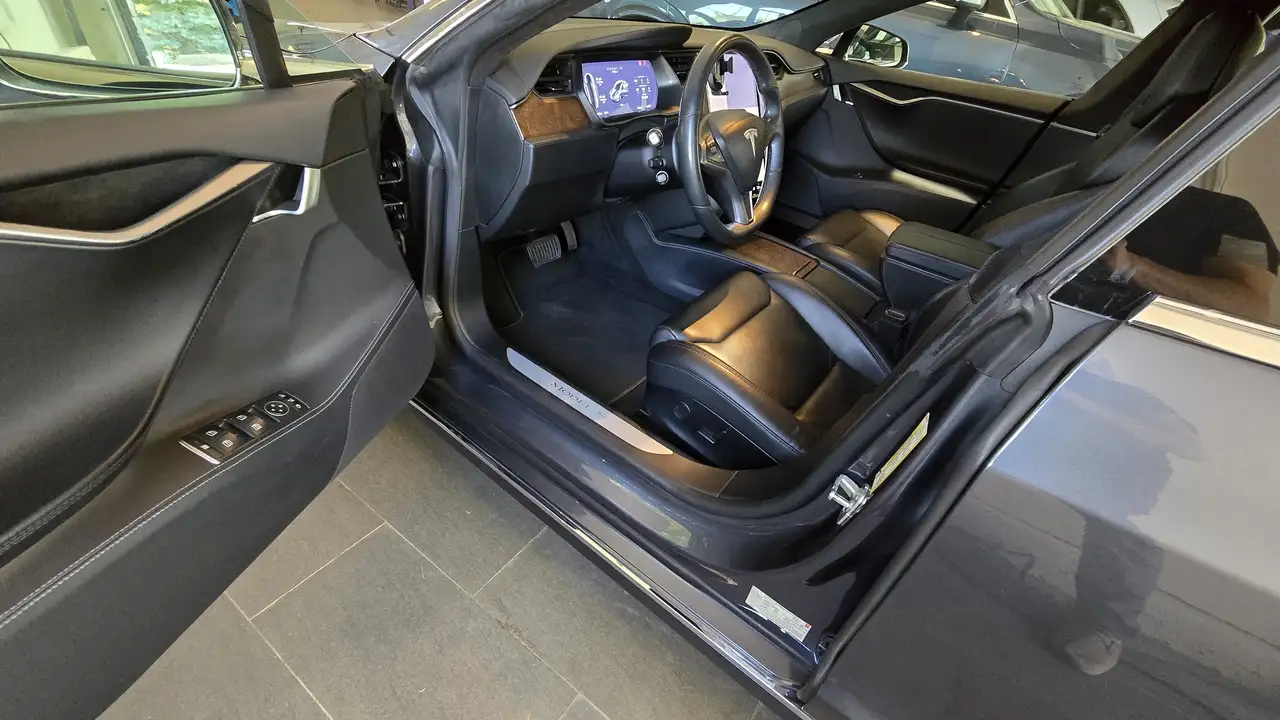 Tesla Model S снимка Tesla Model S