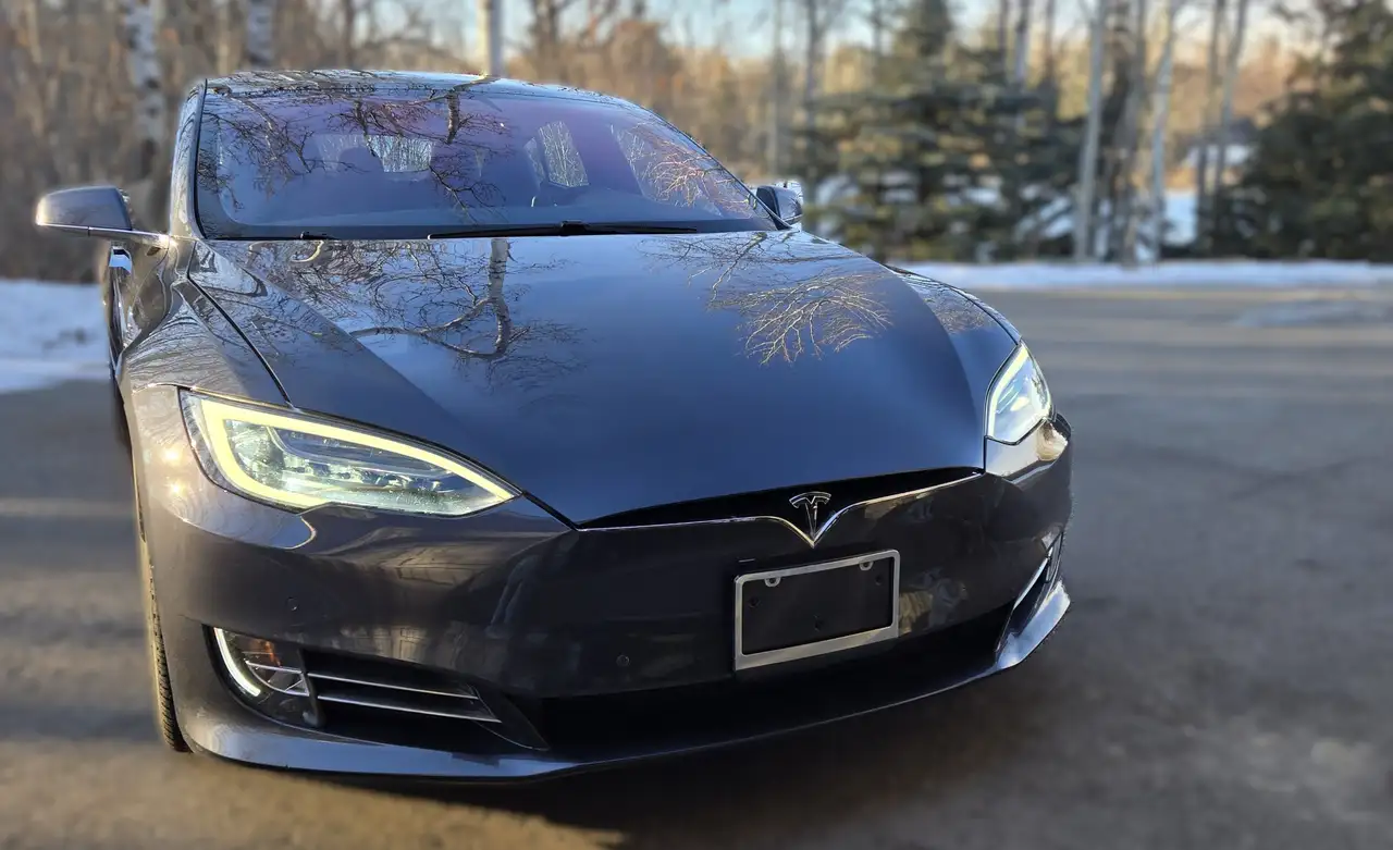Tesla Model S снимка Tesla Model S