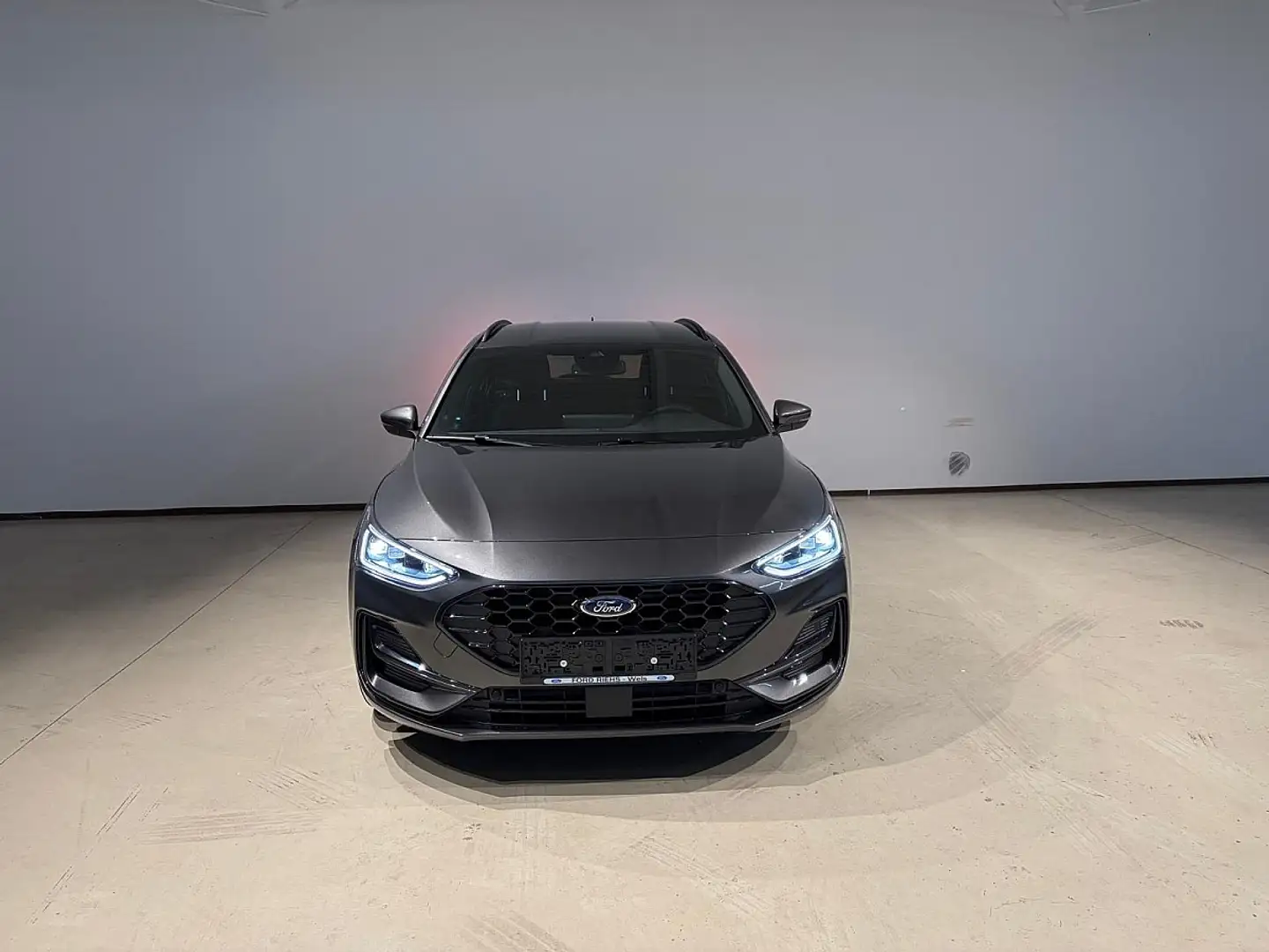 Ford Focus Turnier 1,0 EcoBoost Hybrid ST-Line X Aut. Grau - 2