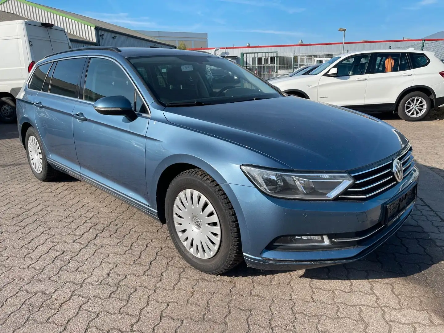 Volkswagen Passat Variant Passat V Comfortline  NAVI PDC SHZ SCHECKHEFT Bleu - 1