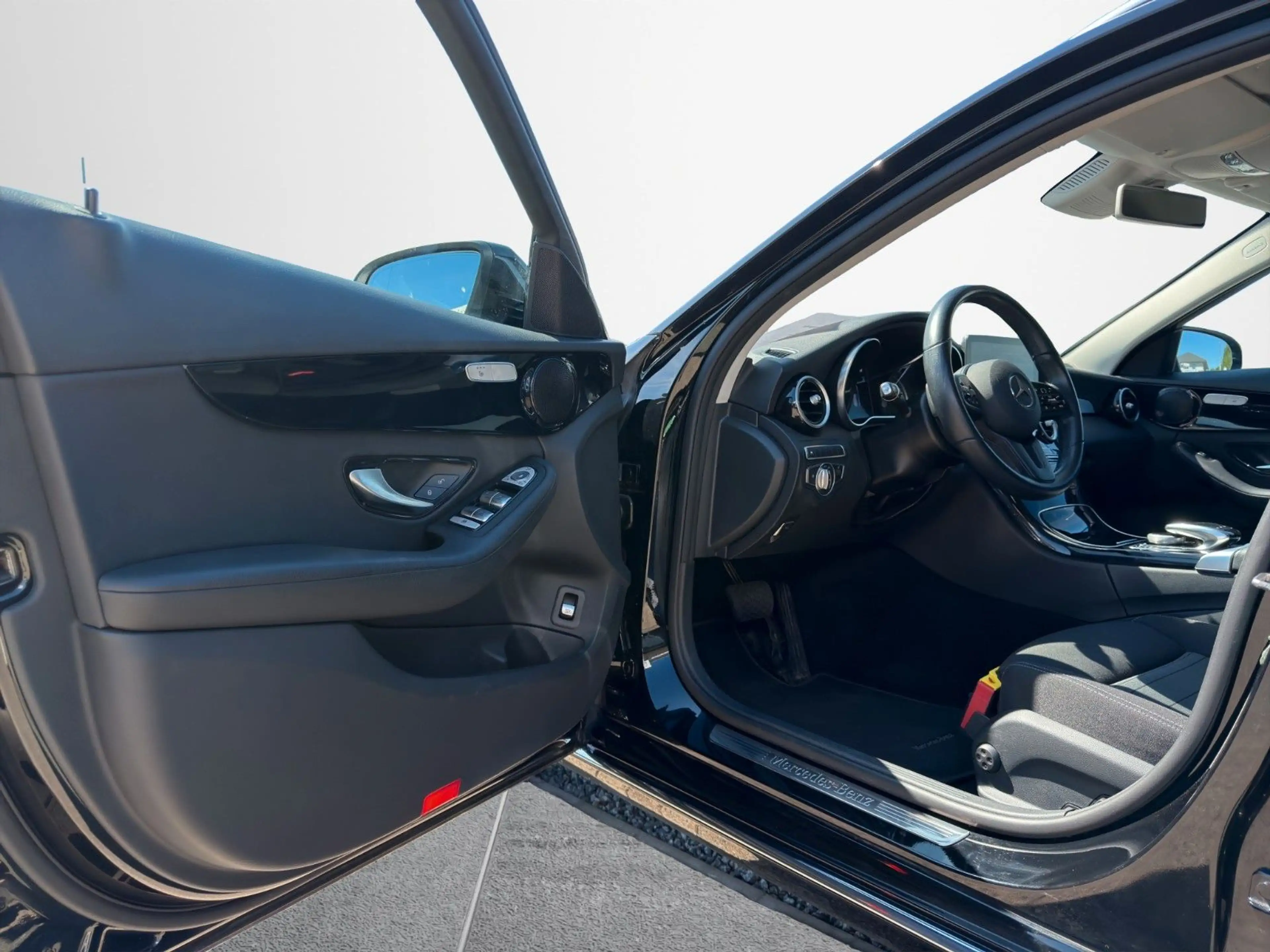 Mercedes-Benz C 220 d T-Modell Avantgarde Distronic CarPlay — photo 9