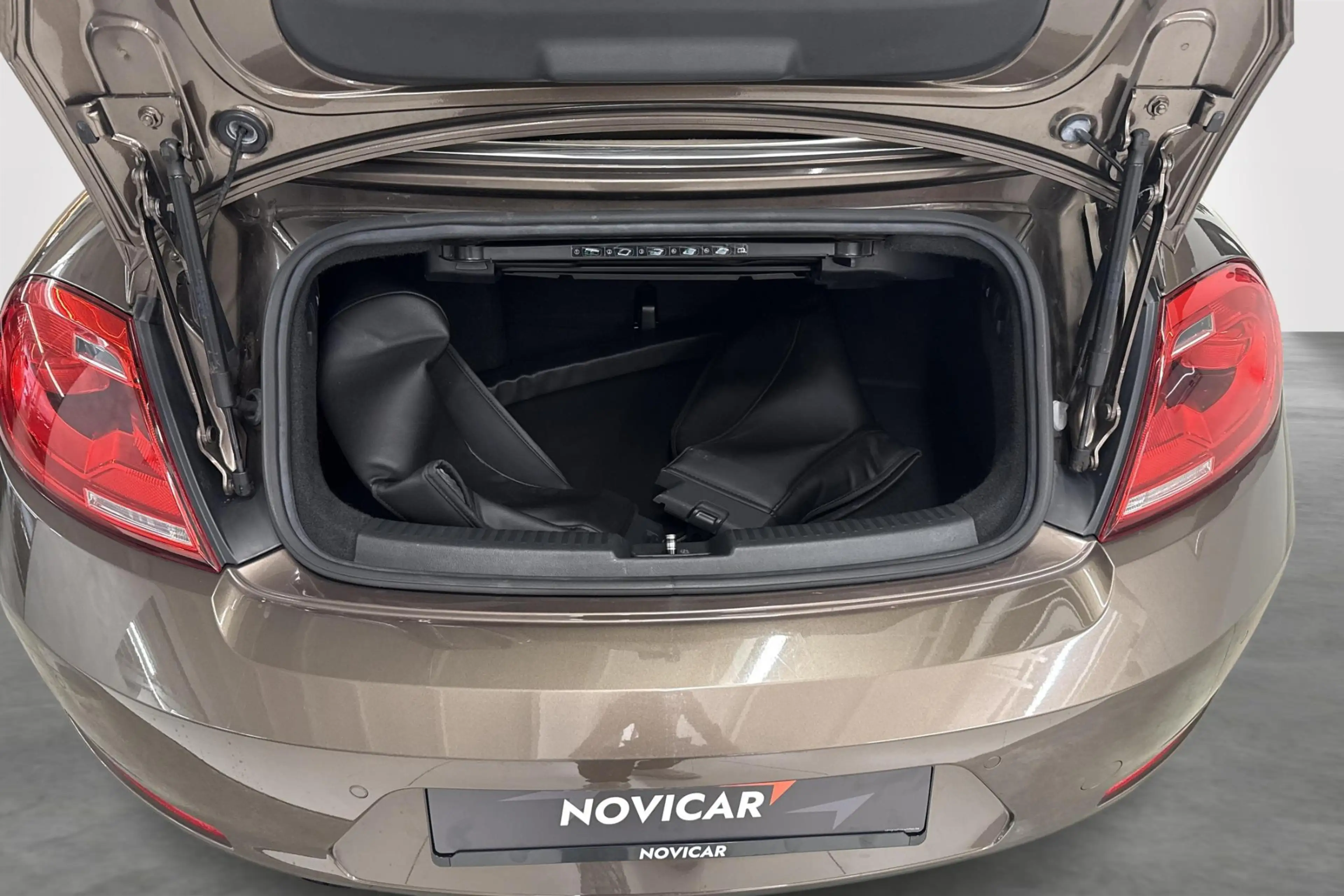 Volkswagen Beetle Cabrio 1.2 TSI — photo 10