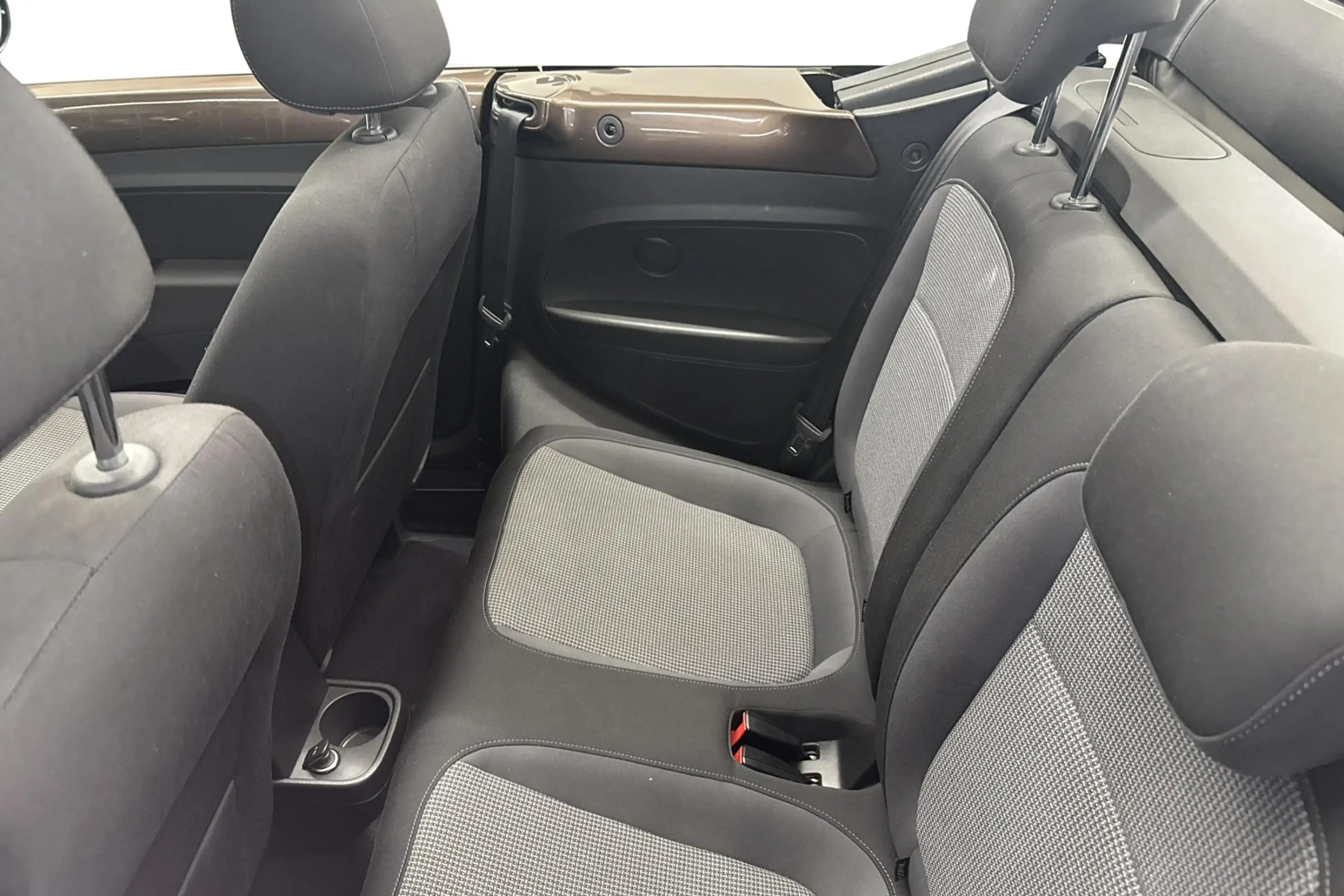 Volkswagen Beetle Cabrio 1.2 TSI — photo 7