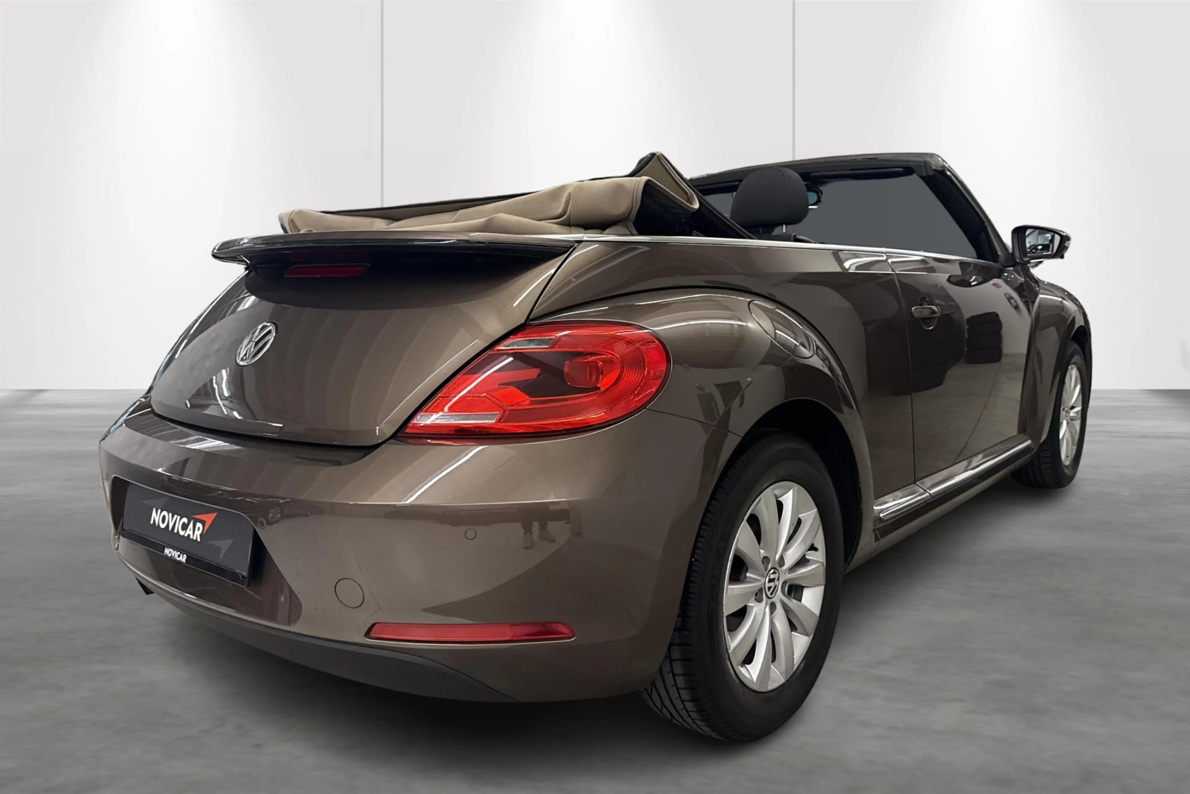 Volkswagen Beetle Cabrio 1.2 TSI — photo 2