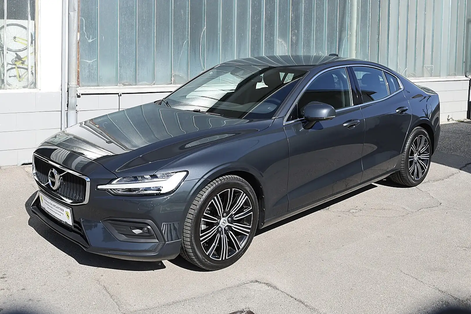 Volvo S60 T4 Momentum Pro Geartronic Grau - 1