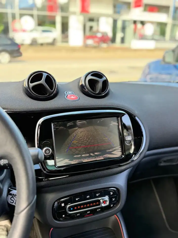 Smart Fortwo EQ*AMBIENTE*PANORAMA*RÜCKFAHRKAMERA*, миниатюра 2